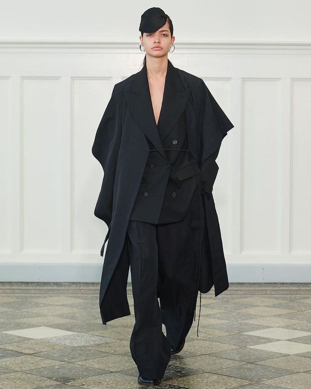 GIANT BOW PILLOW AND LISA RINNA’S RUNWAY WALK: YOUR COPENHAGEN FASHION WEEK ROUNDUP