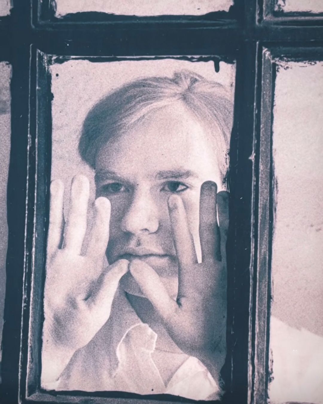 AROUND THE WORLD: A FAKE GUCCI CAFE AND A GRIS DIOR POP UP