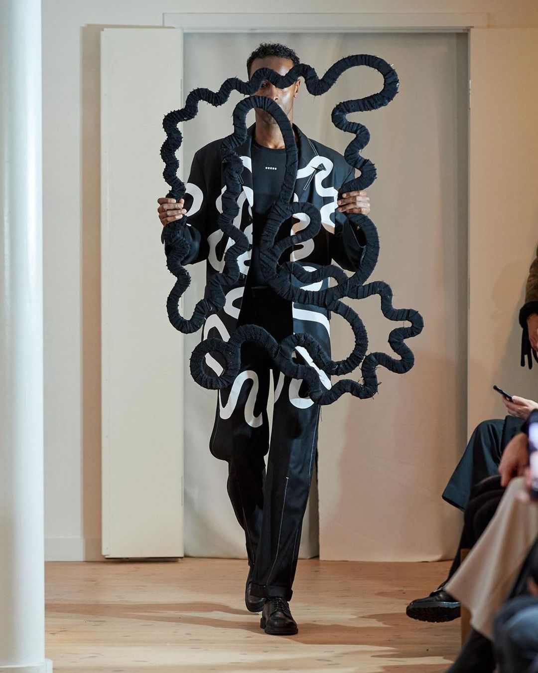 GIANT BOW PILLOW AND LISA RINNA’S RUNWAY WALK: YOUR COPENHAGEN FASHION WEEK ROUNDUP