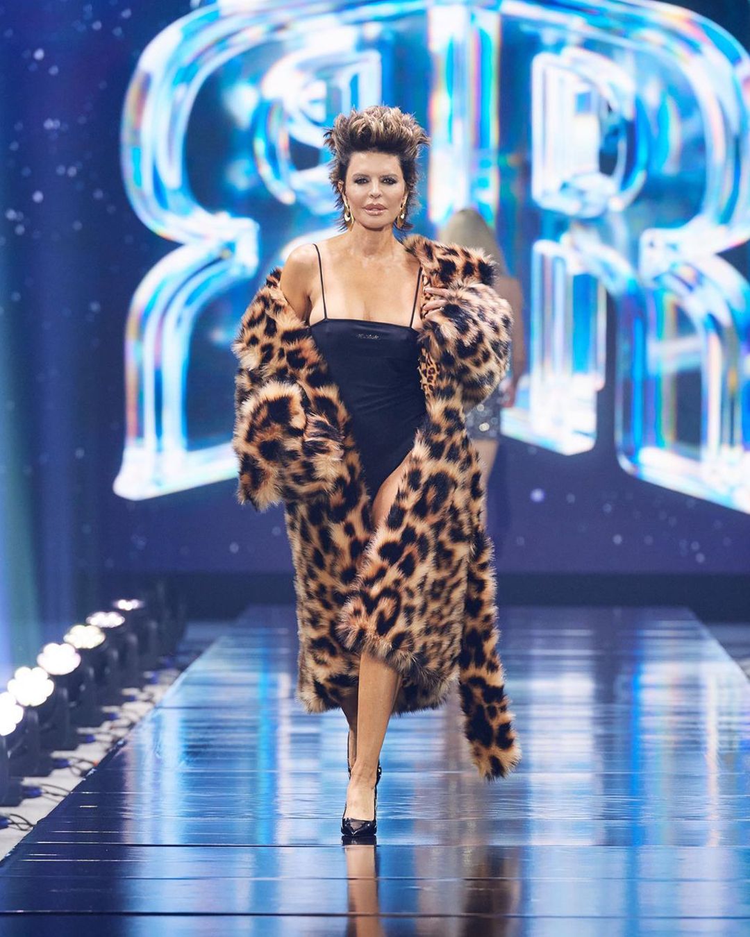 GIANT BOW PILLOW AND LISA RINNA’S RUNWAY WALK: YOUR COPENHAGEN FASHION WEEK ROUNDUP