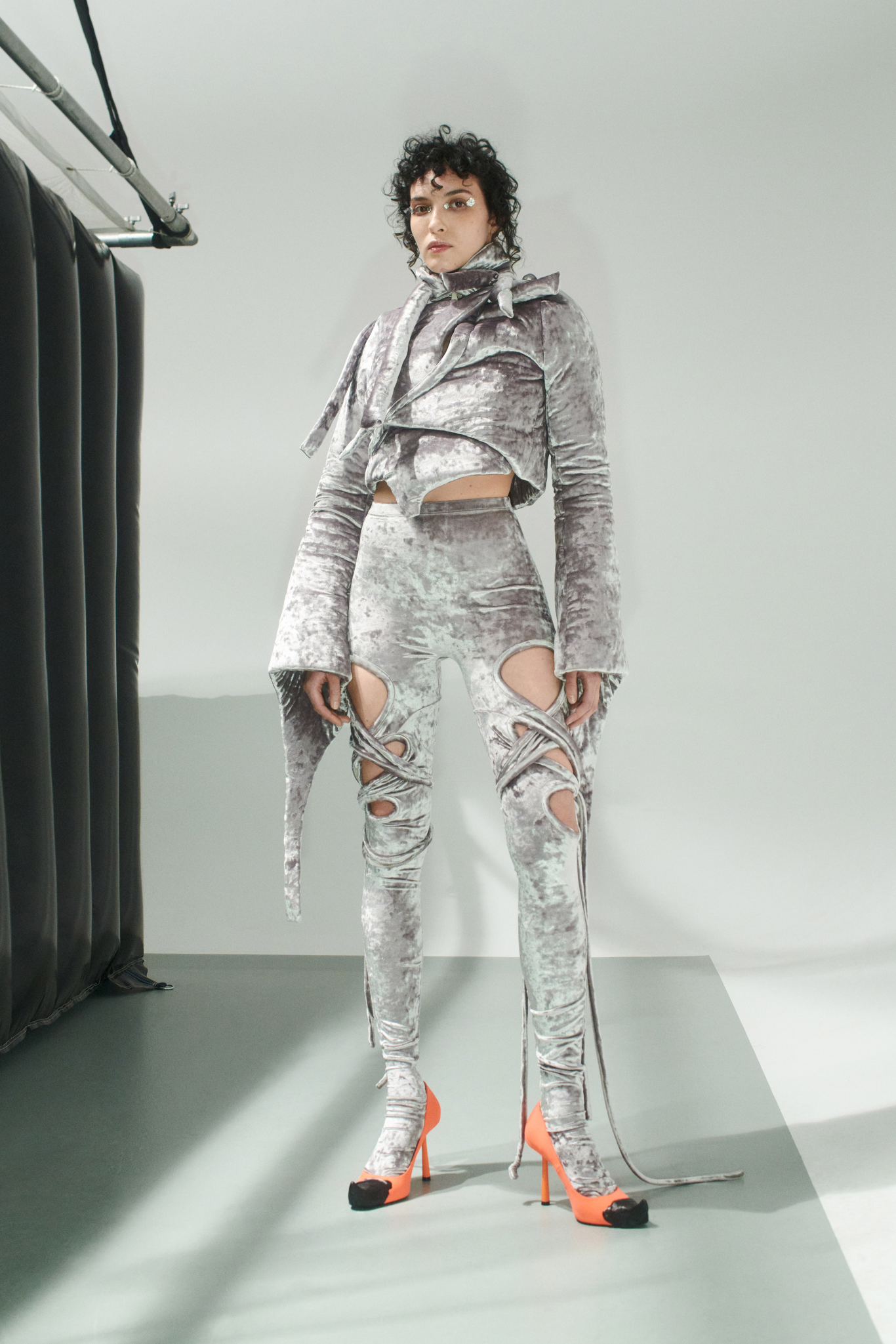 OTTOLINGER BROUGHT US LOW-LIT HUES & HIGH-LIT LOOKS