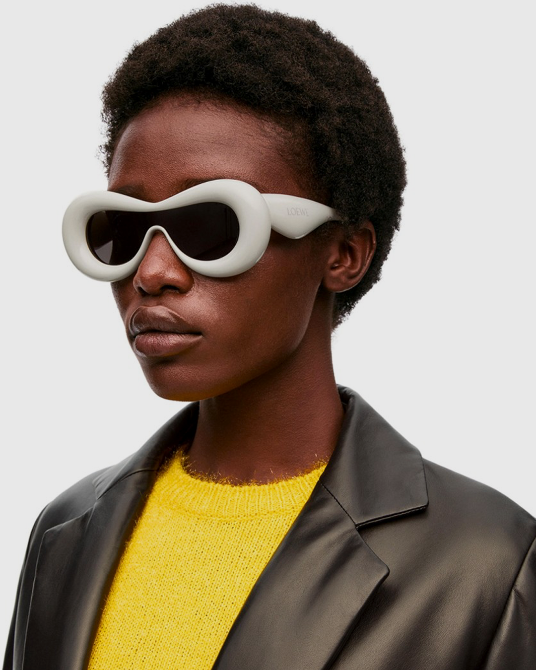 STRAIGHT JEANS AND FITTED: YOUR MONDAY BRIEFING