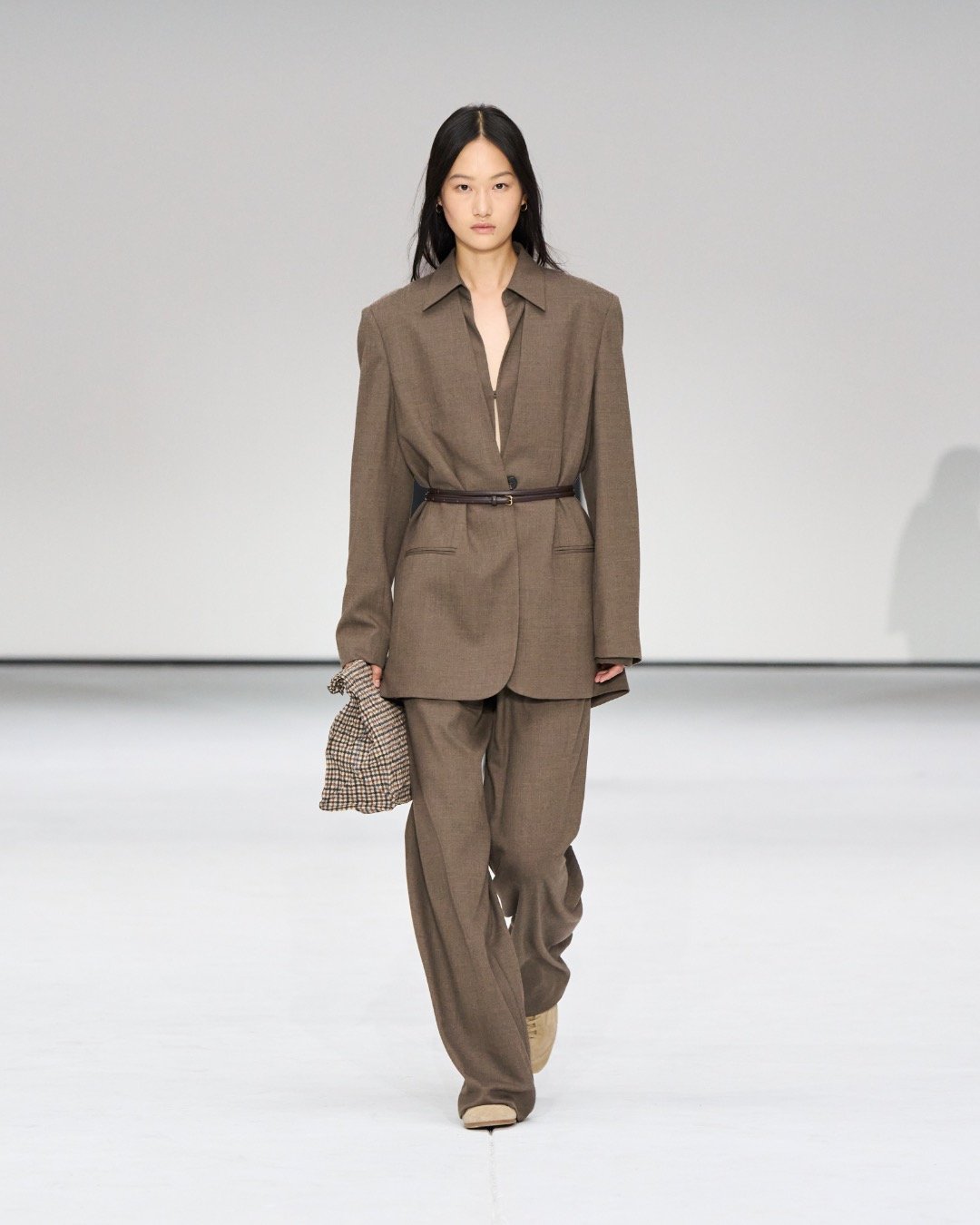 Here’s what went down at COS’ Autumn/Winter 2025 show