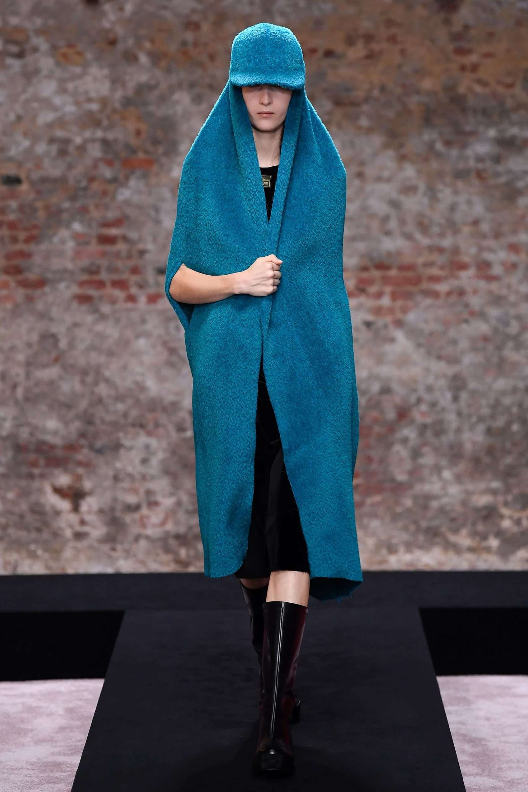 DARK ROMANTICISM? RAF SIMONS HAS ME UNDER HIS SPELL