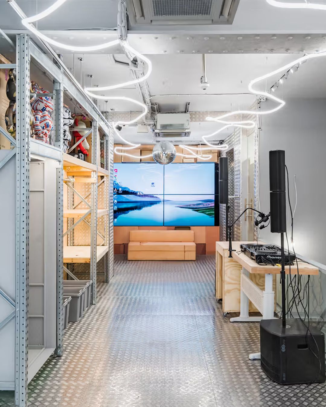BOTTEGA VENETA’S STORE INSTALLATION & A NEW CASABLANCA COLLAB: YOUR MONDAY BRIEFING