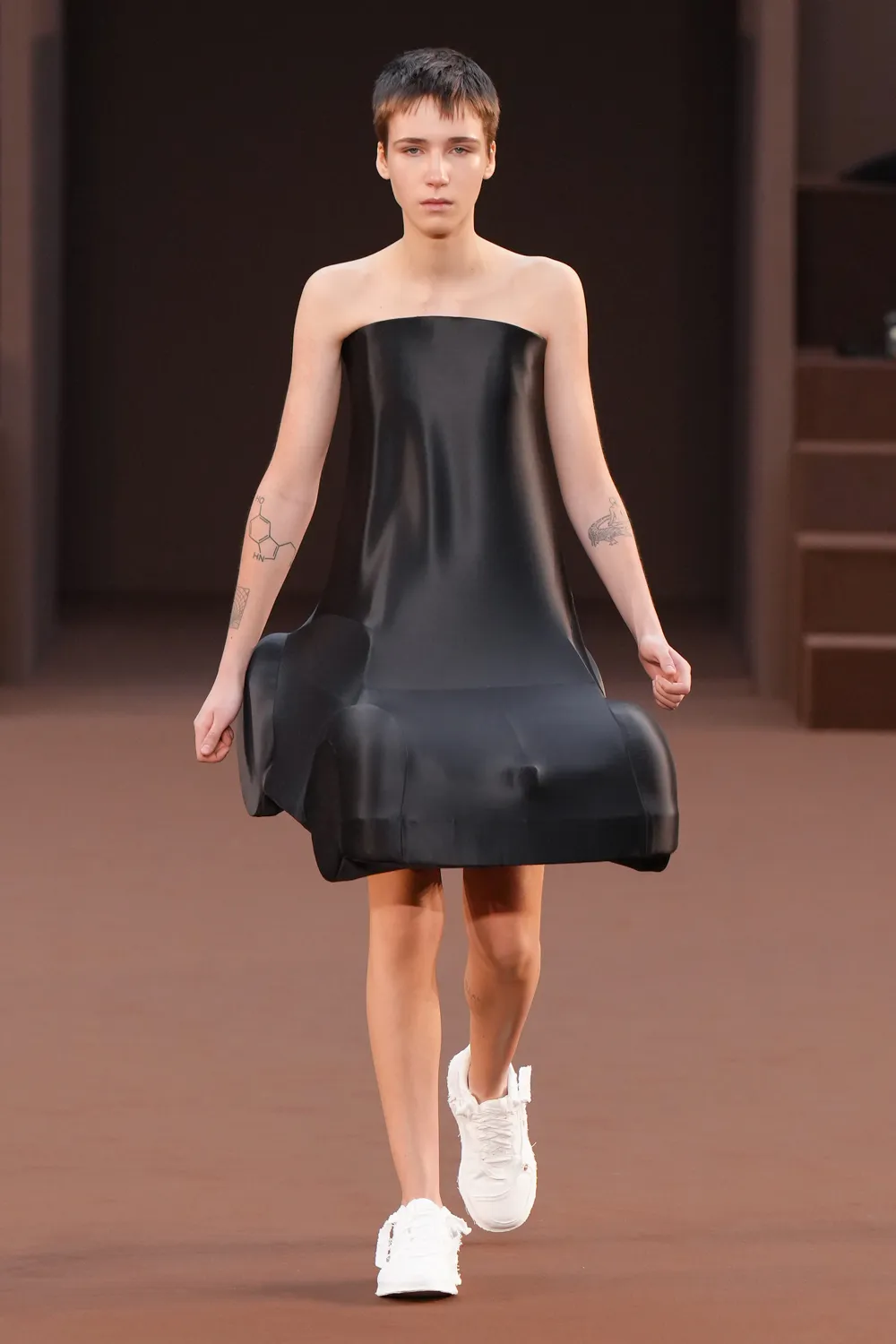 LOEWE 'CAR-DRESS' CAUSE CHAOS AT FW22 SHOW