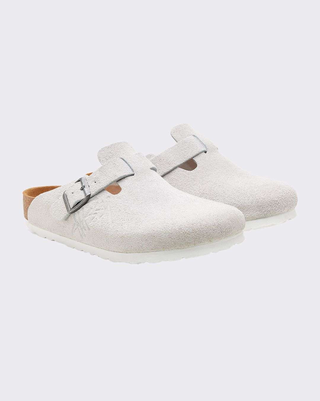 IT’S GIVING CLOG: THE FOOTWEAR GUIDE