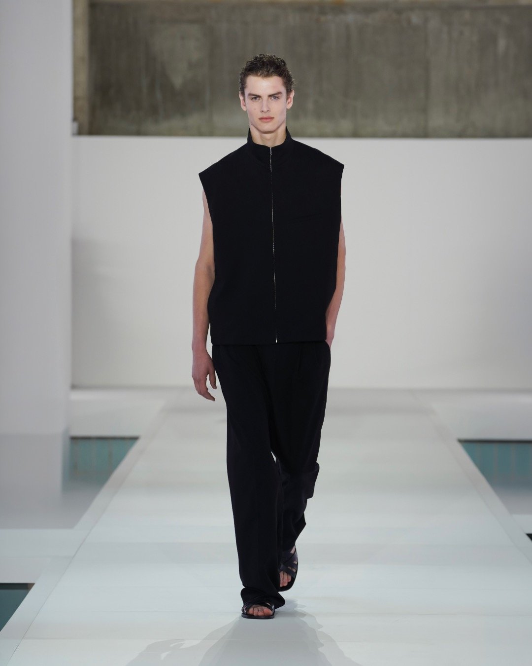 COS keeps things bold, clean and brilliant for its SS26 Seoul show