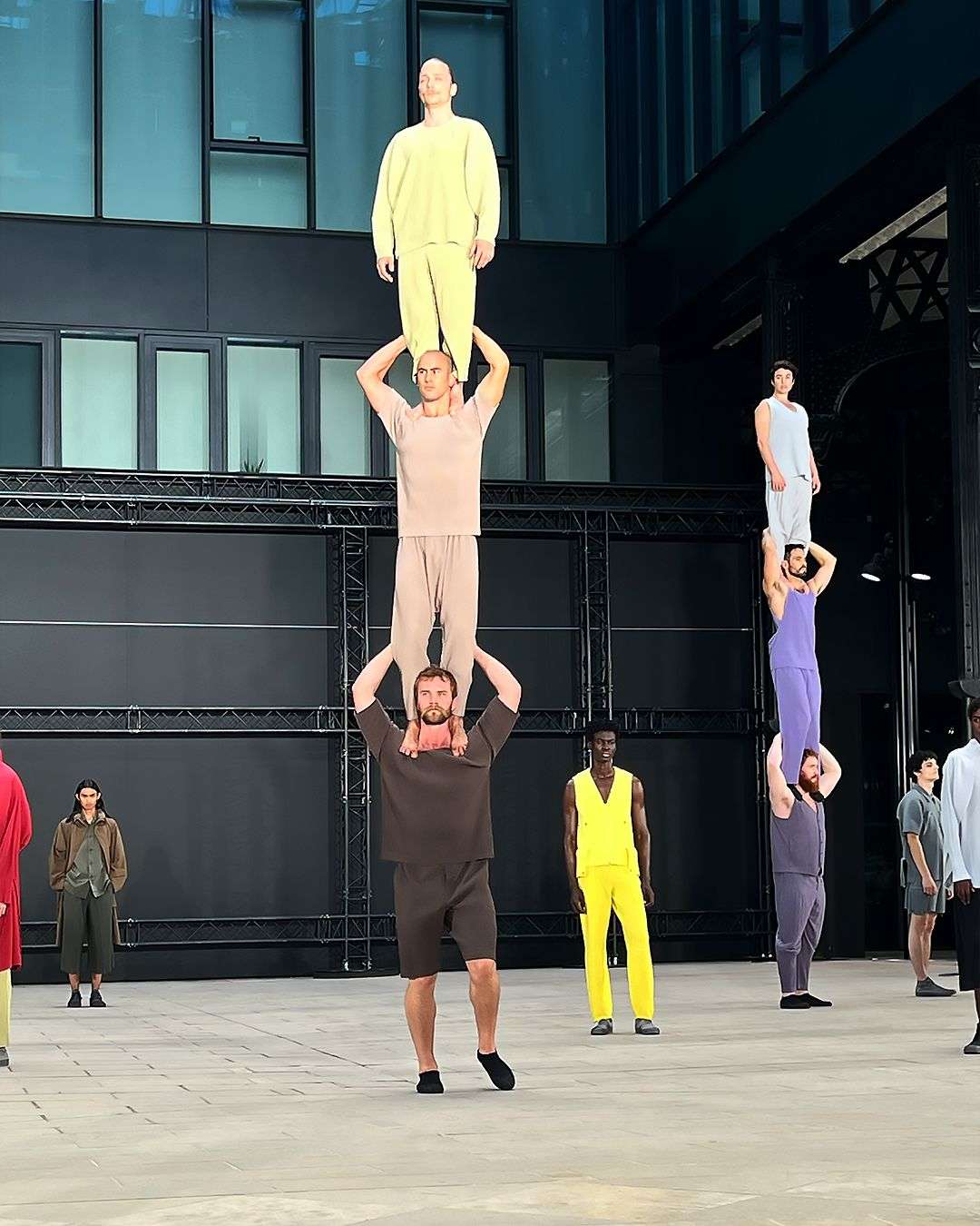HOMME PLISSE ISSEY MIYAKE SHOWCASED THE ART OF MOVEMENT