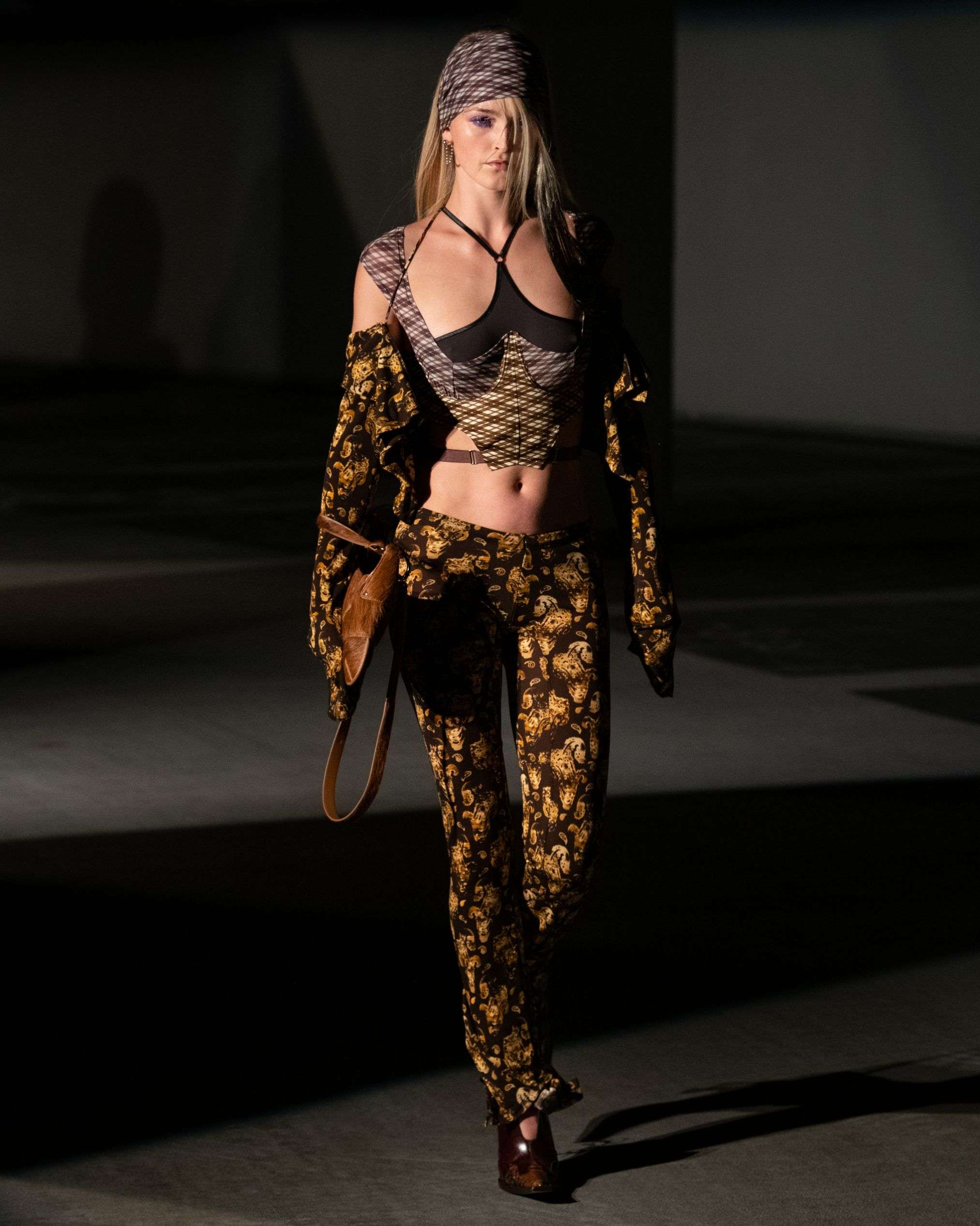 ‘ADRENALINE’: KNWLS SS22 OFFERS DISRUPTION AND SENSUALITY AT LFW