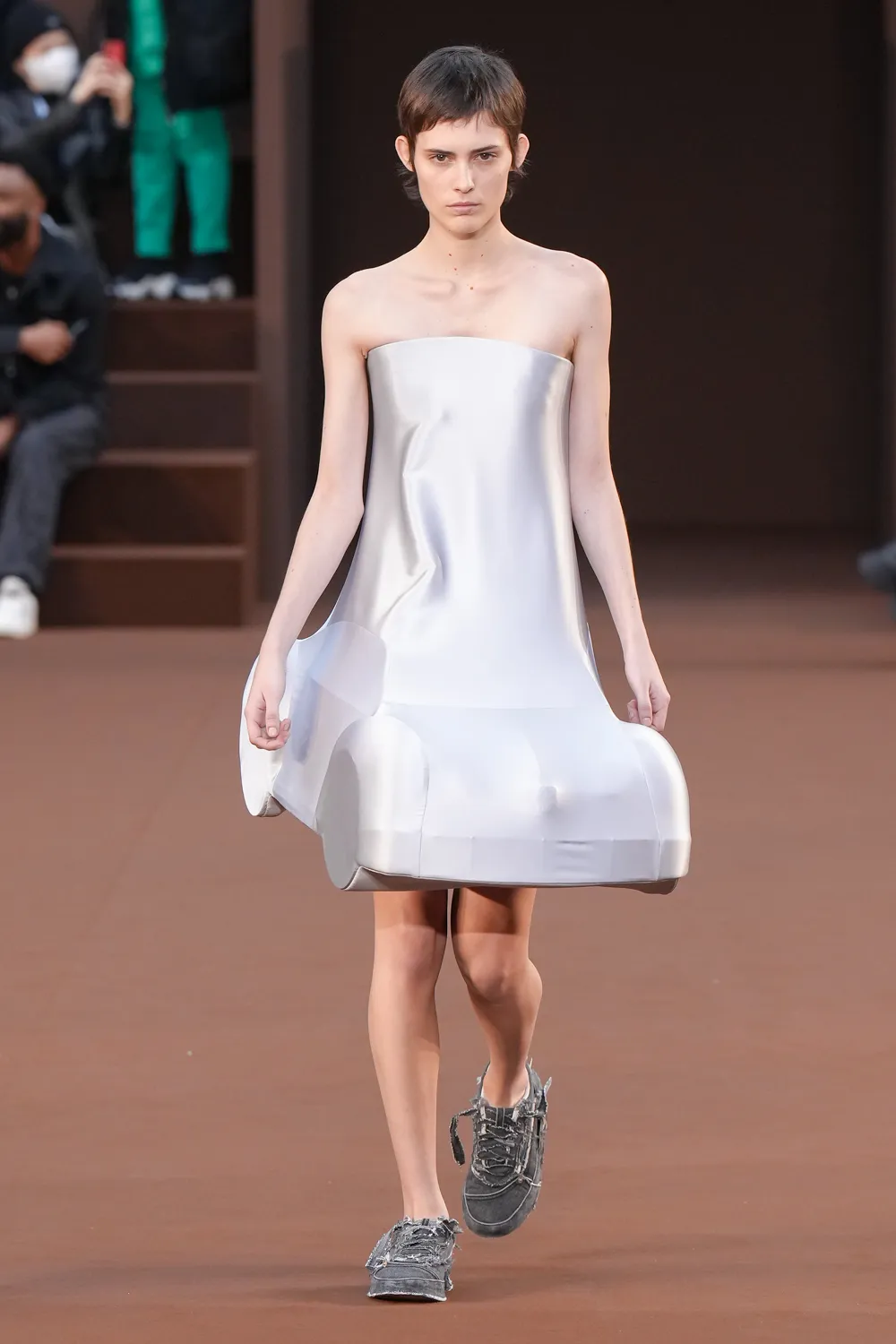 LOEWE 'CAR-DRESS' CAUSE CHAOS AT FW22 SHOW