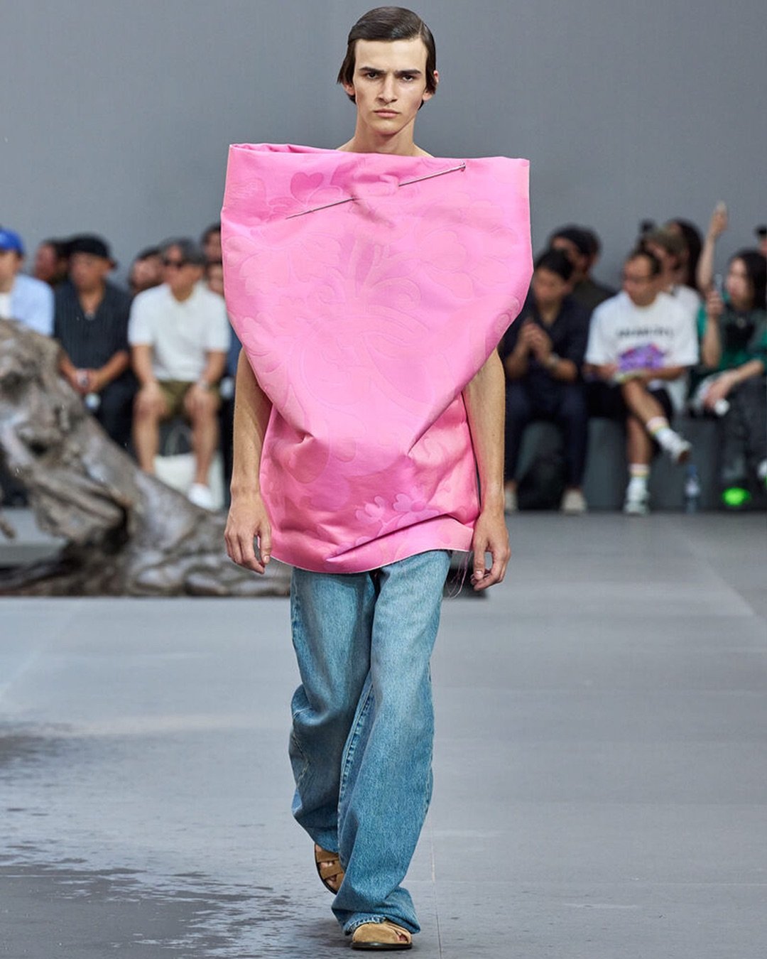 ALL THAT GLITTERS IS LOEWE: KEY PIECES FROM LOEWE’S SS24 MENSWEAR SHOW