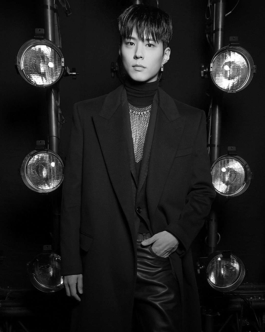 HEDI SLIMANE PRESENTS A STAR-STUDDED ROCK RENAISSANCE AT CELINE HOMME SS23 SHOW