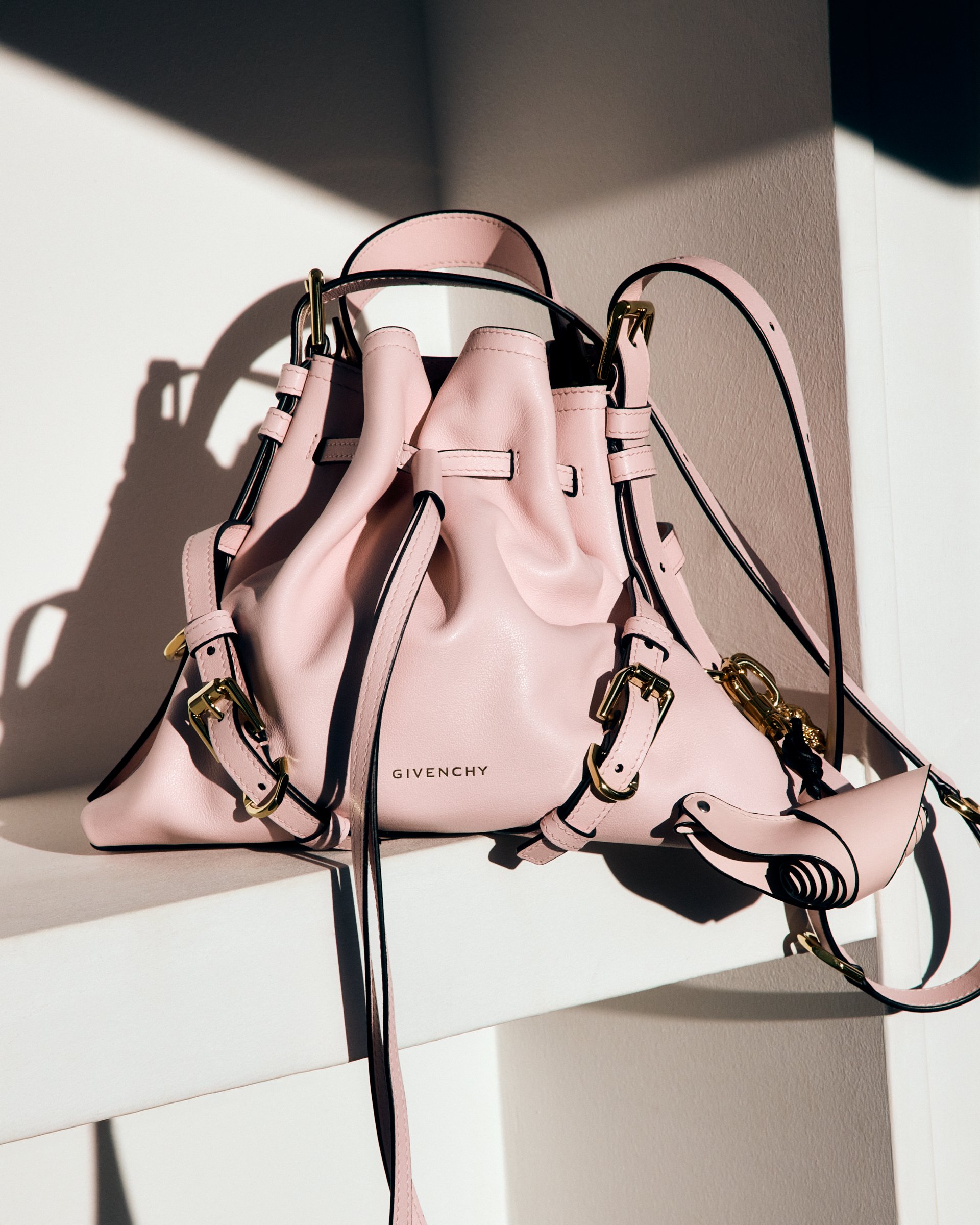 I need the Givenchy Voyou Bucket in my bag rotation