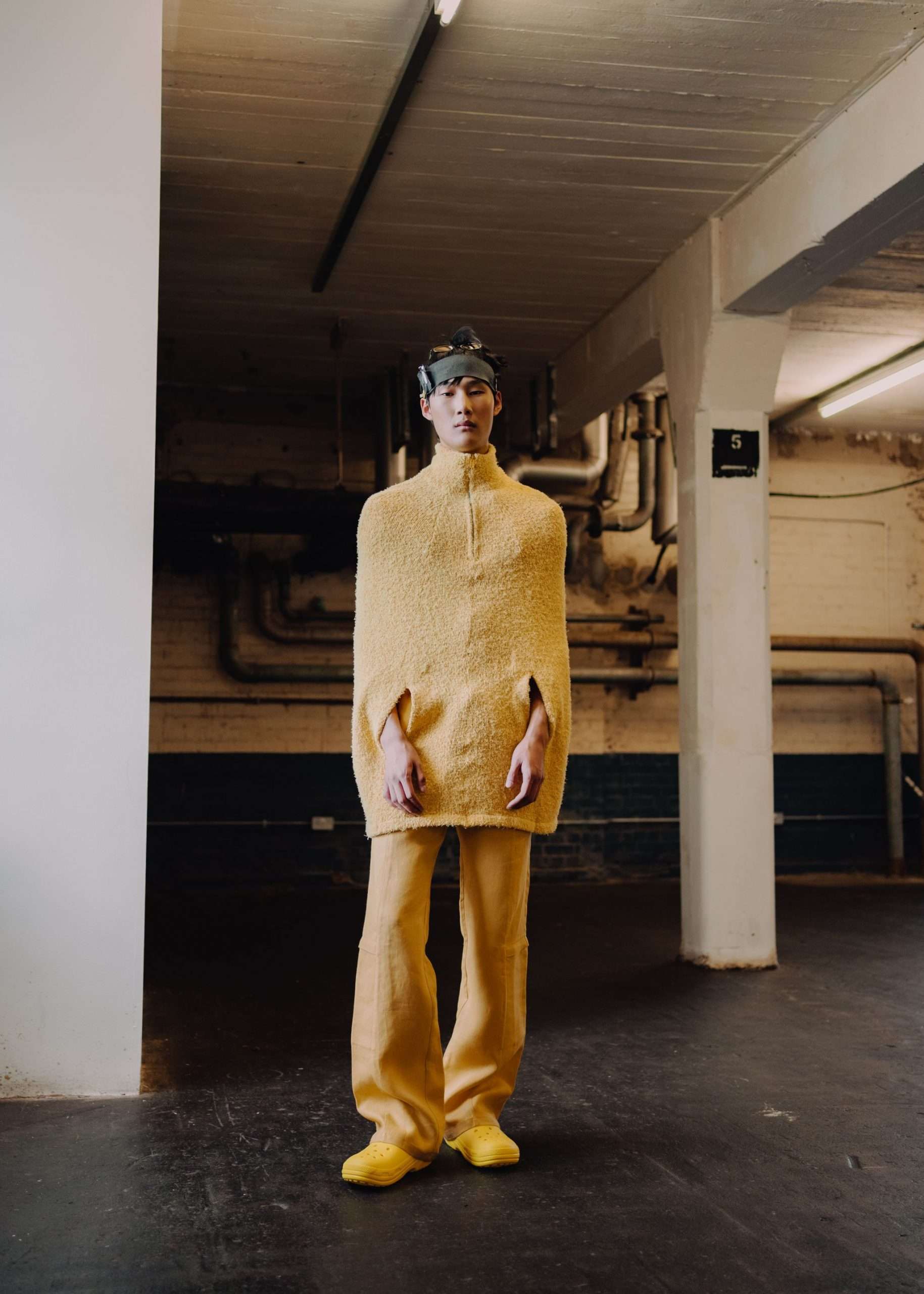 CRABS, CROCS & CRISP LINEN: ROBYN LYNCH BUILDS UPON HER PERSONAL FUTURISM FOR SS23