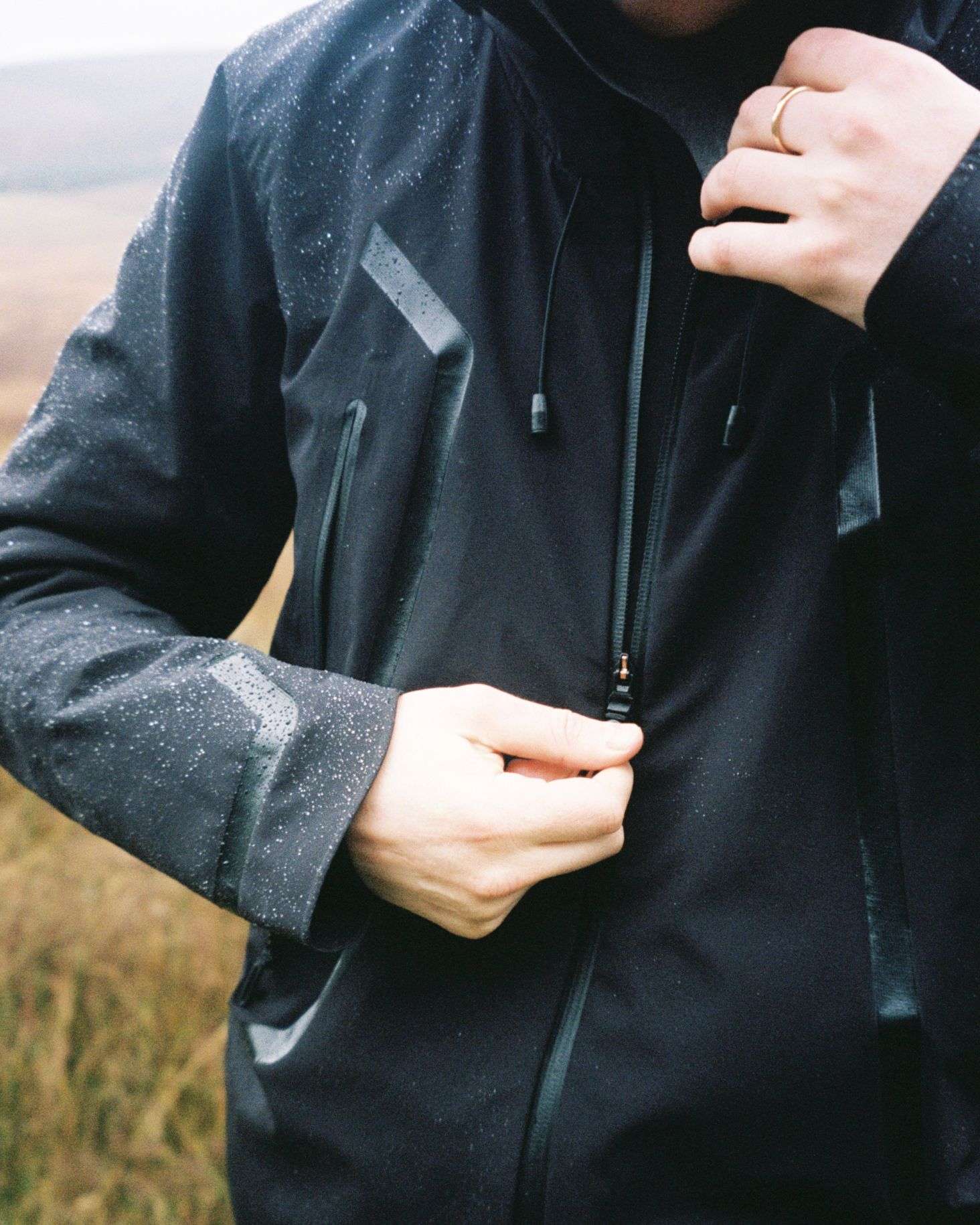 DESCENTE ALLTERRAIN DOESN'T CARE ABOUT RAIN