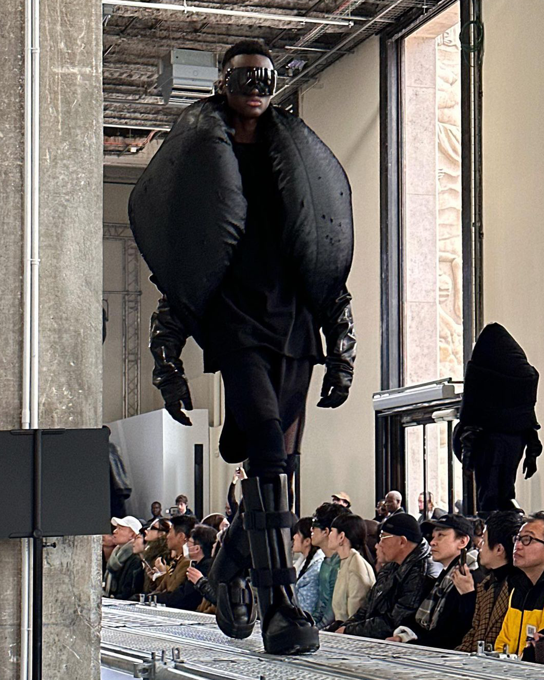 RICK OWENS FW23 HOLDS A MIRROR UP TO THE FASHION INDUSTRY