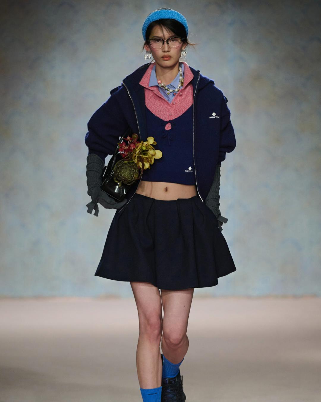 SHUSHU/TONG got its birthday flowers for FW25