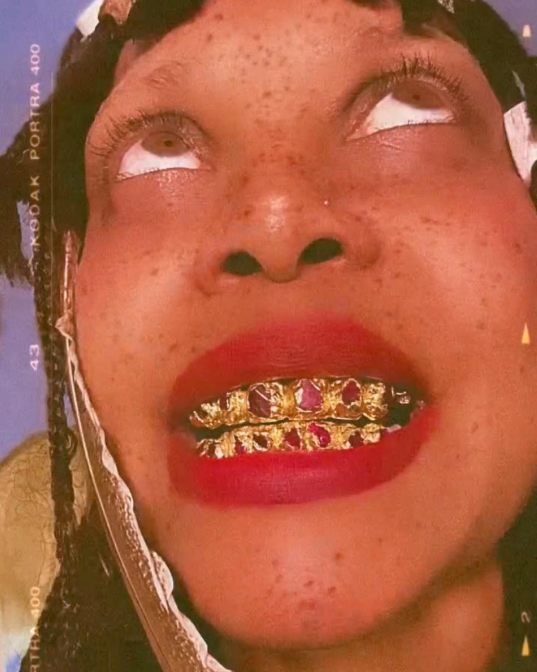 Erykah Badu’s grillz collection goes crazy