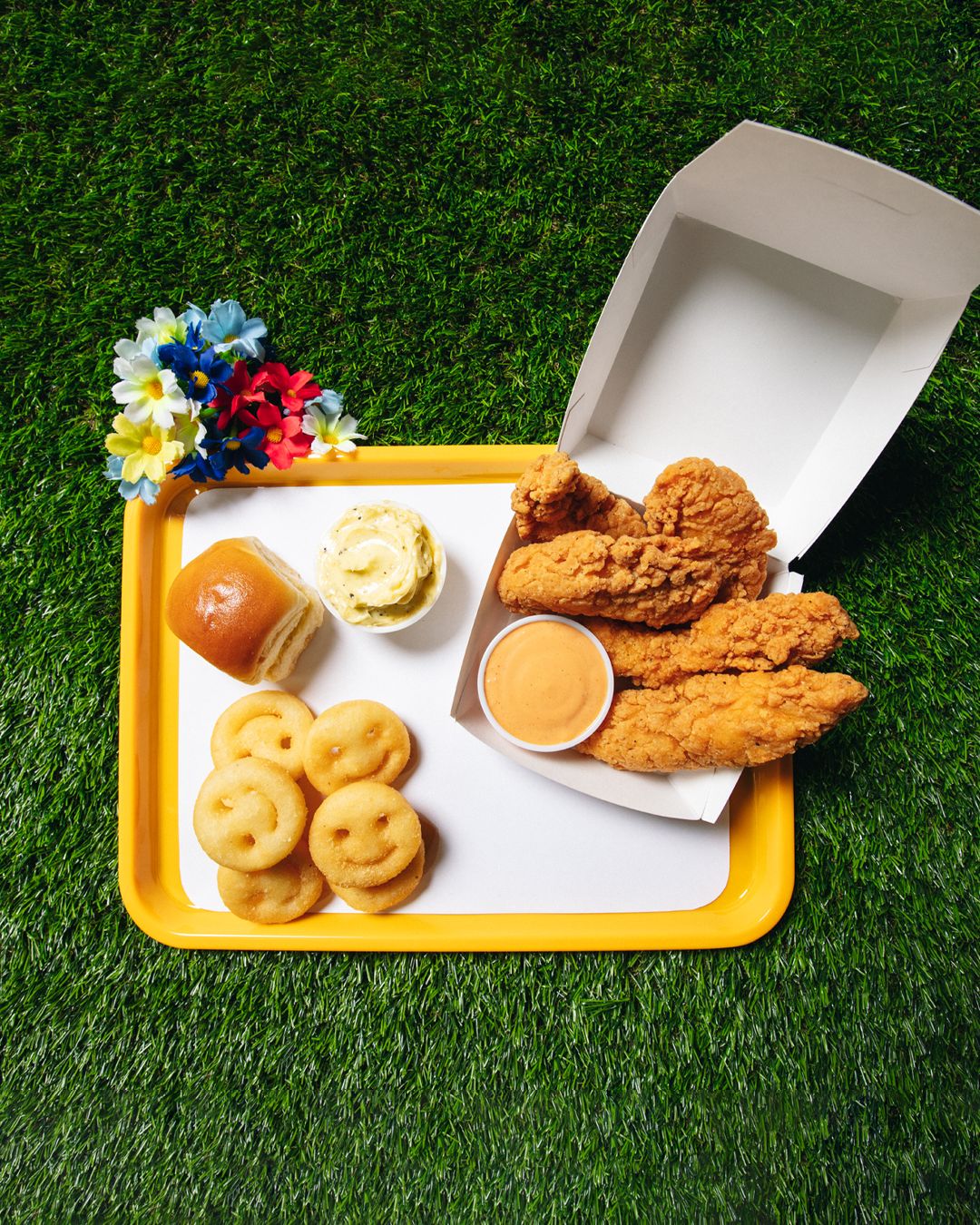 Boy dinner: Trippie Redd & Popchew are serving up chicken n chips