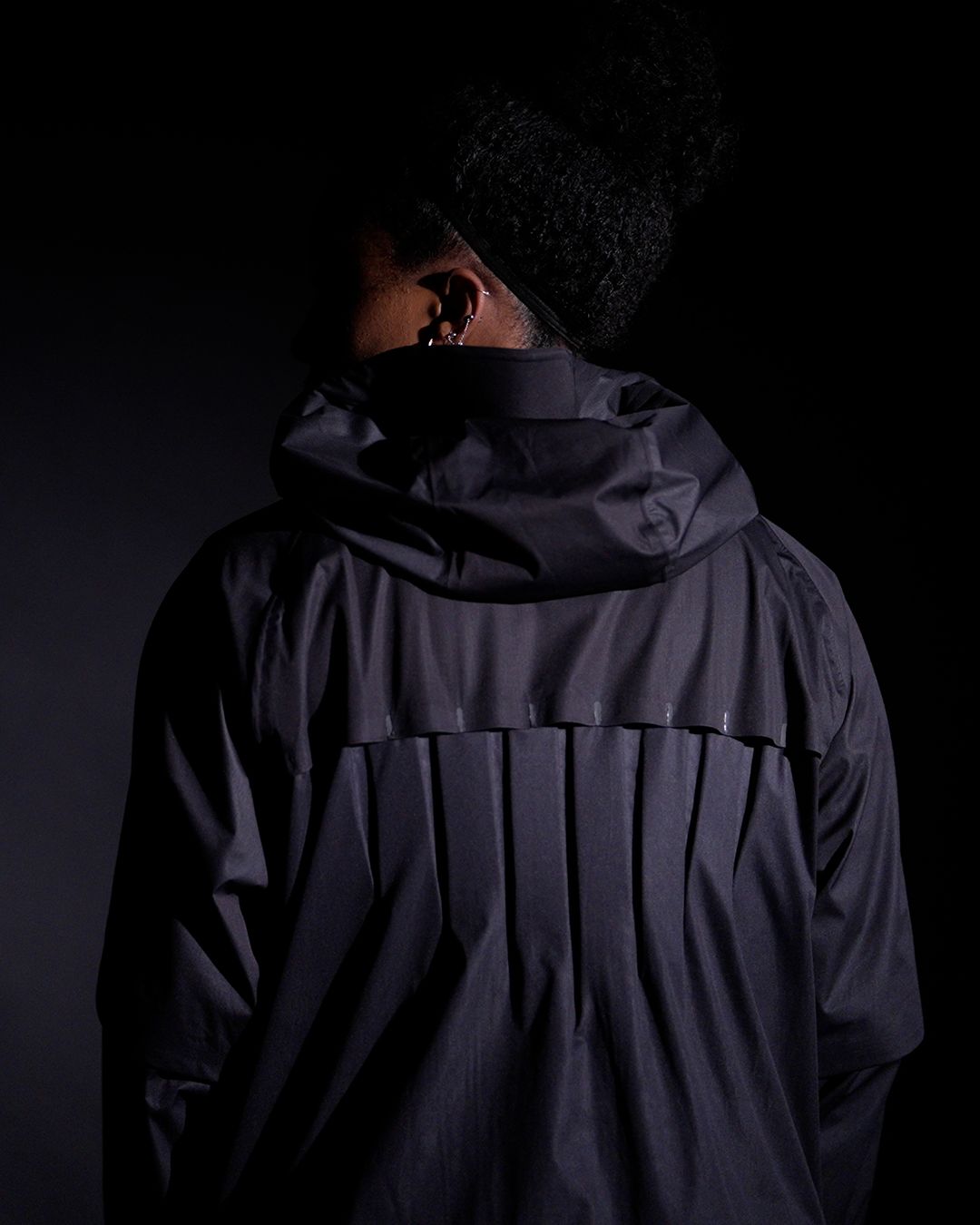 NIKE’S RUN DIVISION AEROGAMI JACKET BASICALLY BREATHES FOR YOU