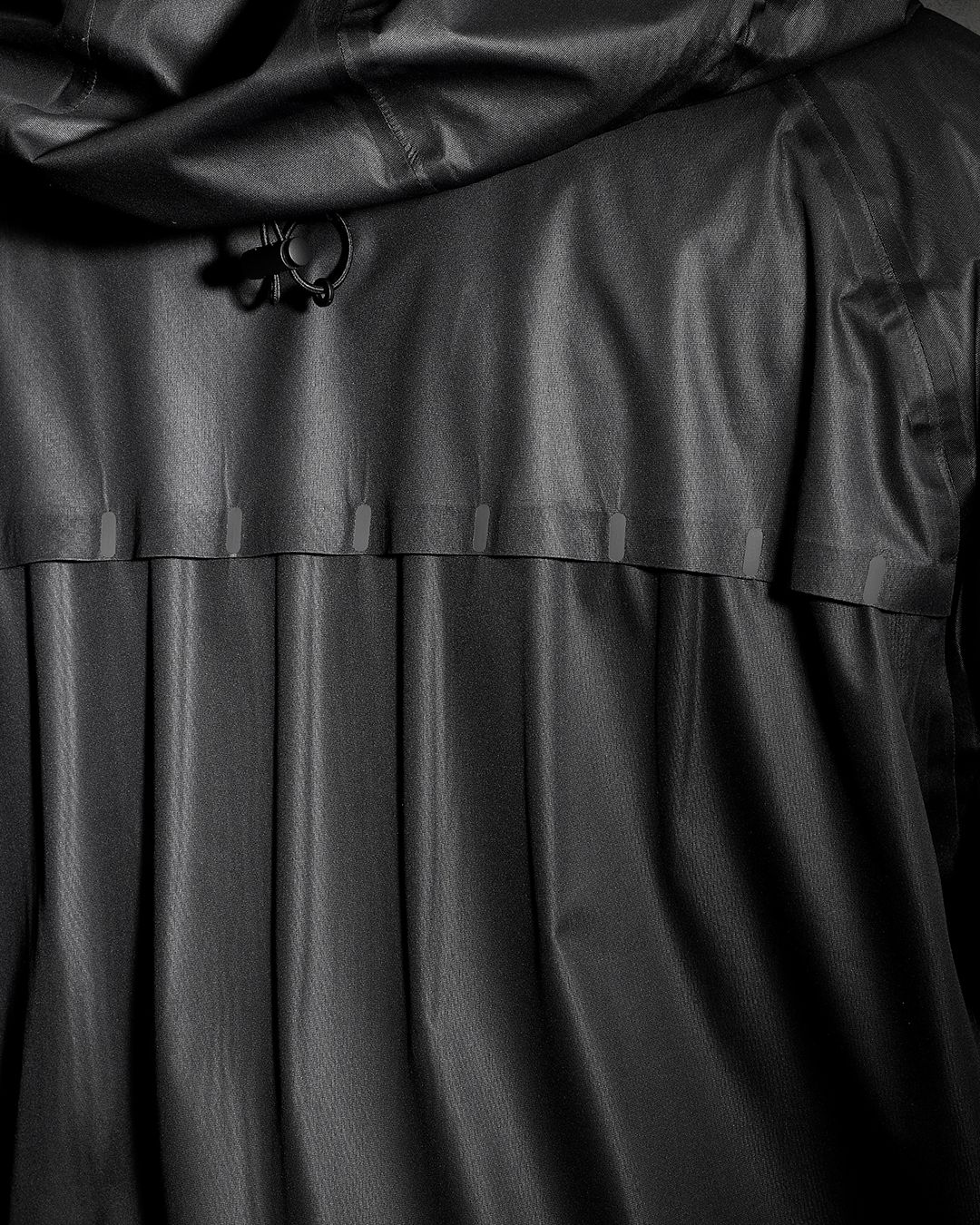 NIKE’S RUN DIVISION AEROGAMI JACKET BASICALLY BREATHES FOR YOU