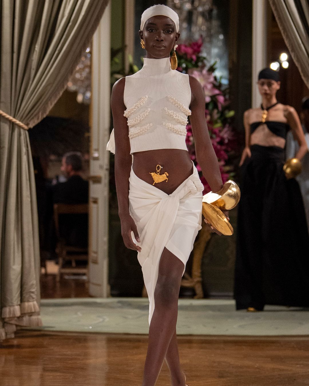 Schiaparelli really said “seafood platter” for SS24