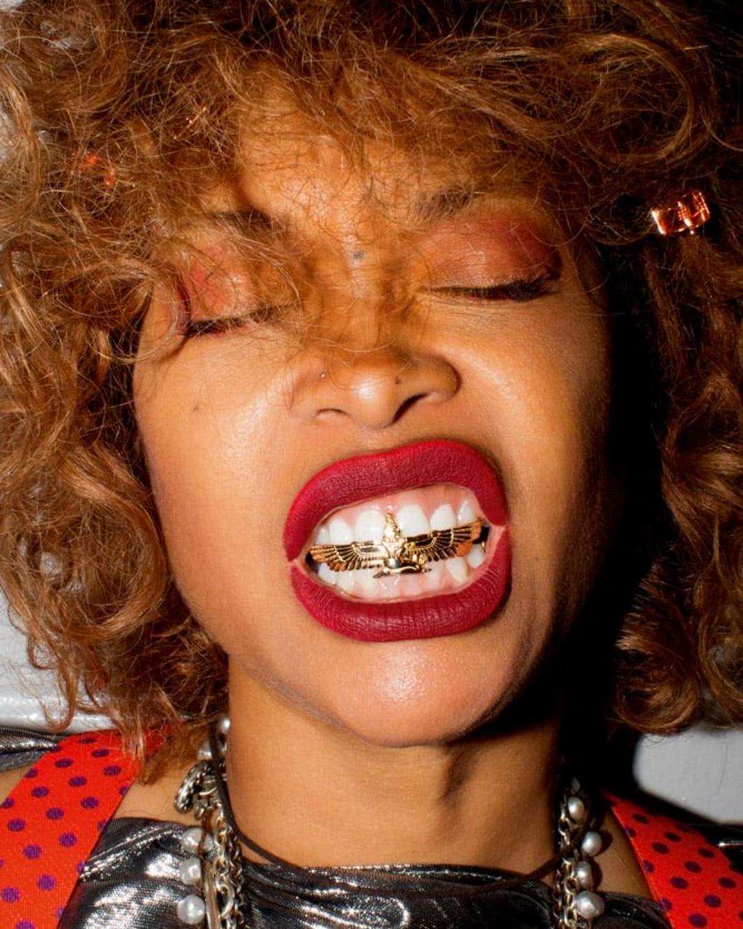 Erykah Badu’s grillz collection goes crazy