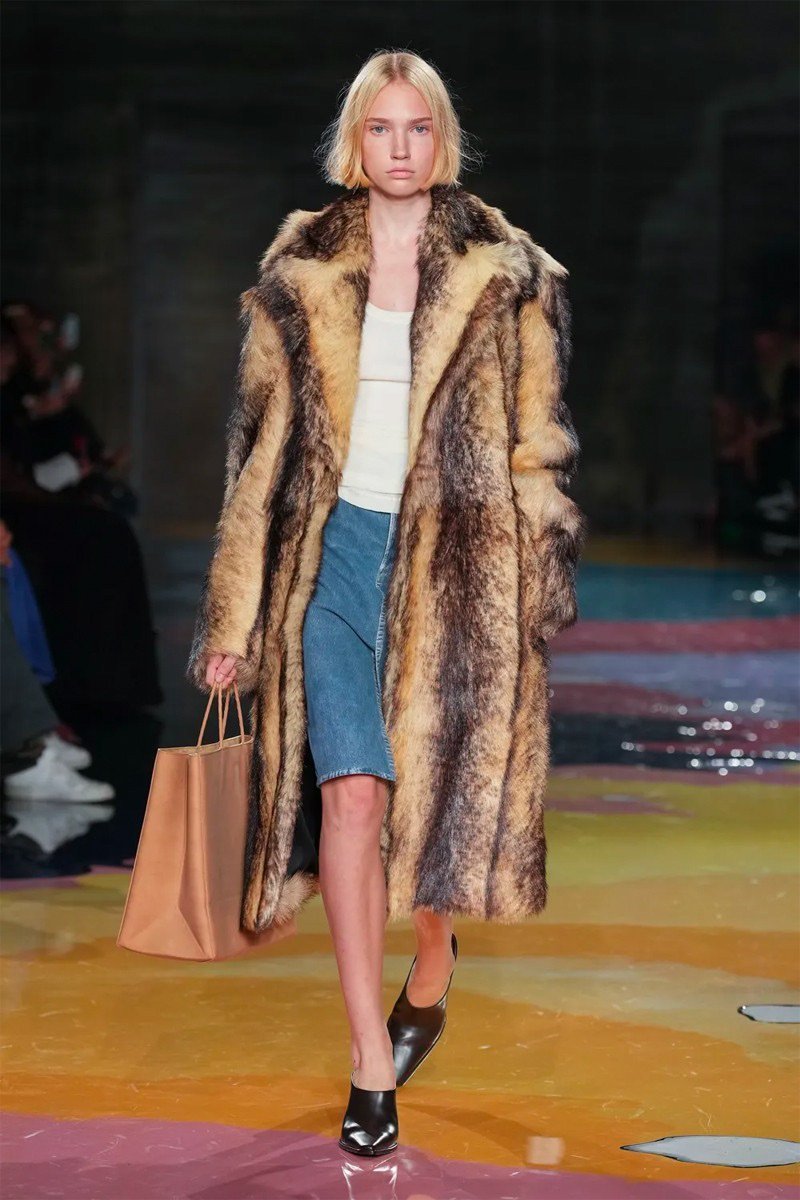 MOVEMENT, ORIGINALITY & LEATHER ILLUSIONS: DEEP DIVE INTO BOTTEGA VENETA’S SS23