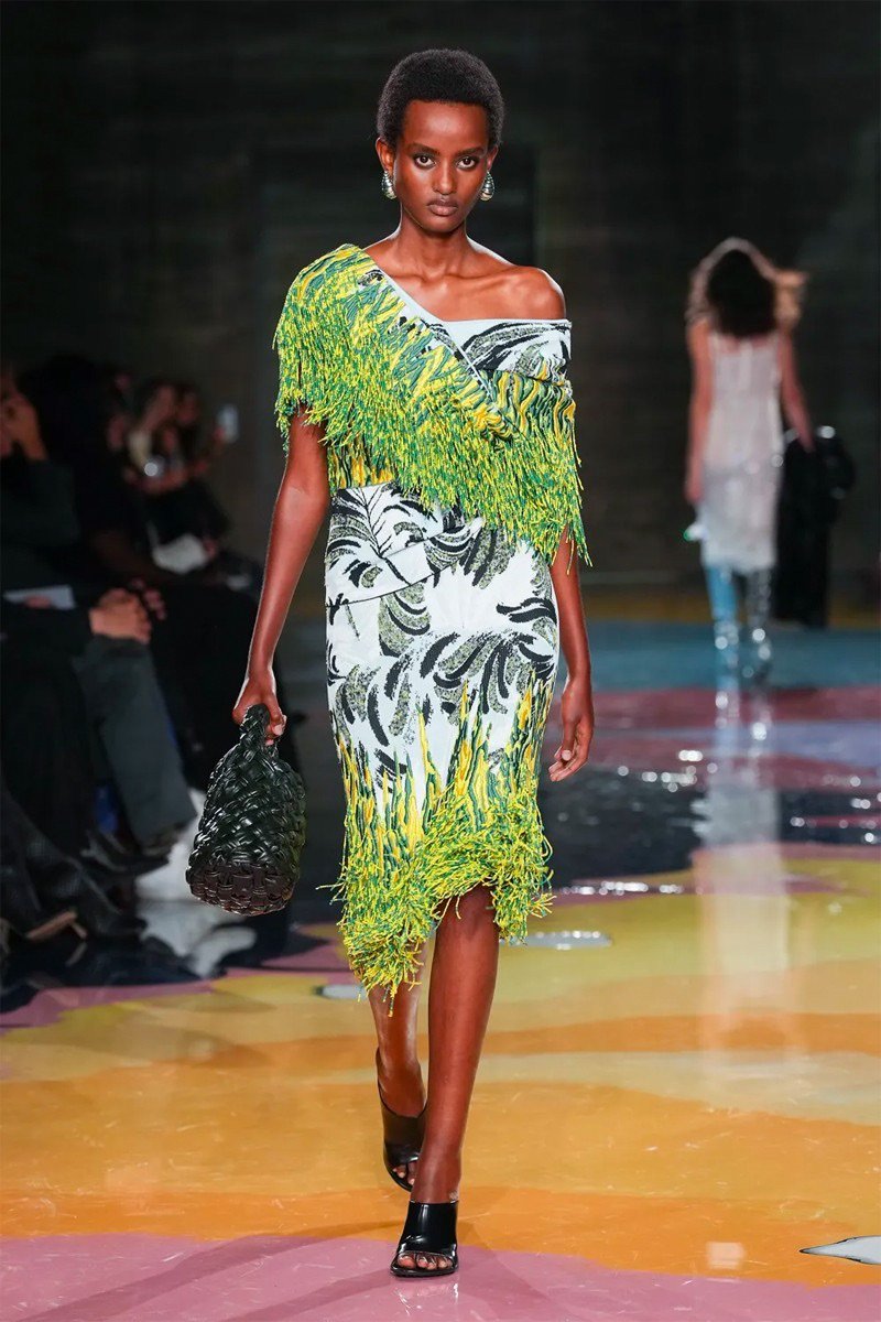 MOVEMENT, ORIGINALITY & LEATHER ILLUSIONS: DEEP DIVE INTO BOTTEGA VENETA’S SS23