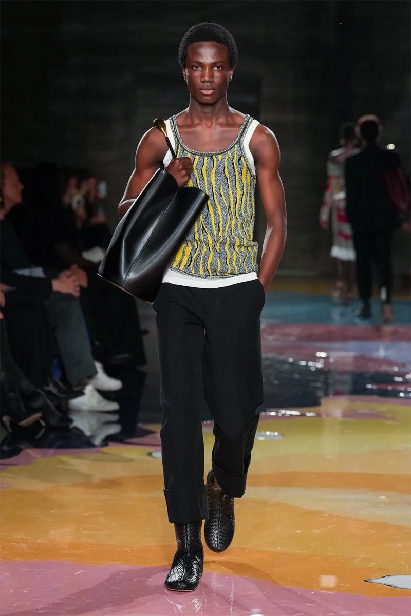 MOVEMENT, ORIGINALITY & LEATHER ILLUSIONS: DEEP DIVE INTO BOTTEGA VENETA’S SS23