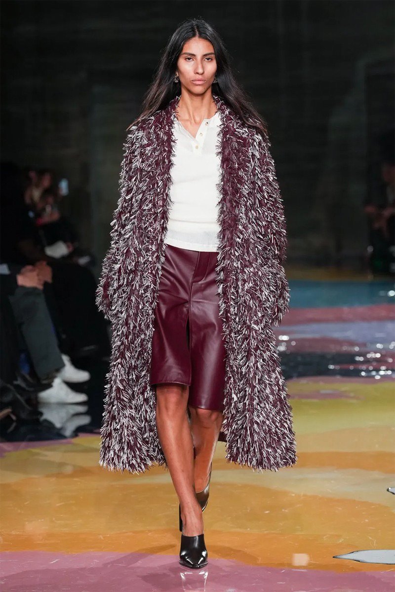 MOVEMENT, ORIGINALITY & LEATHER ILLUSIONS: DEEP DIVE INTO BOTTEGA VENETA’S SS23