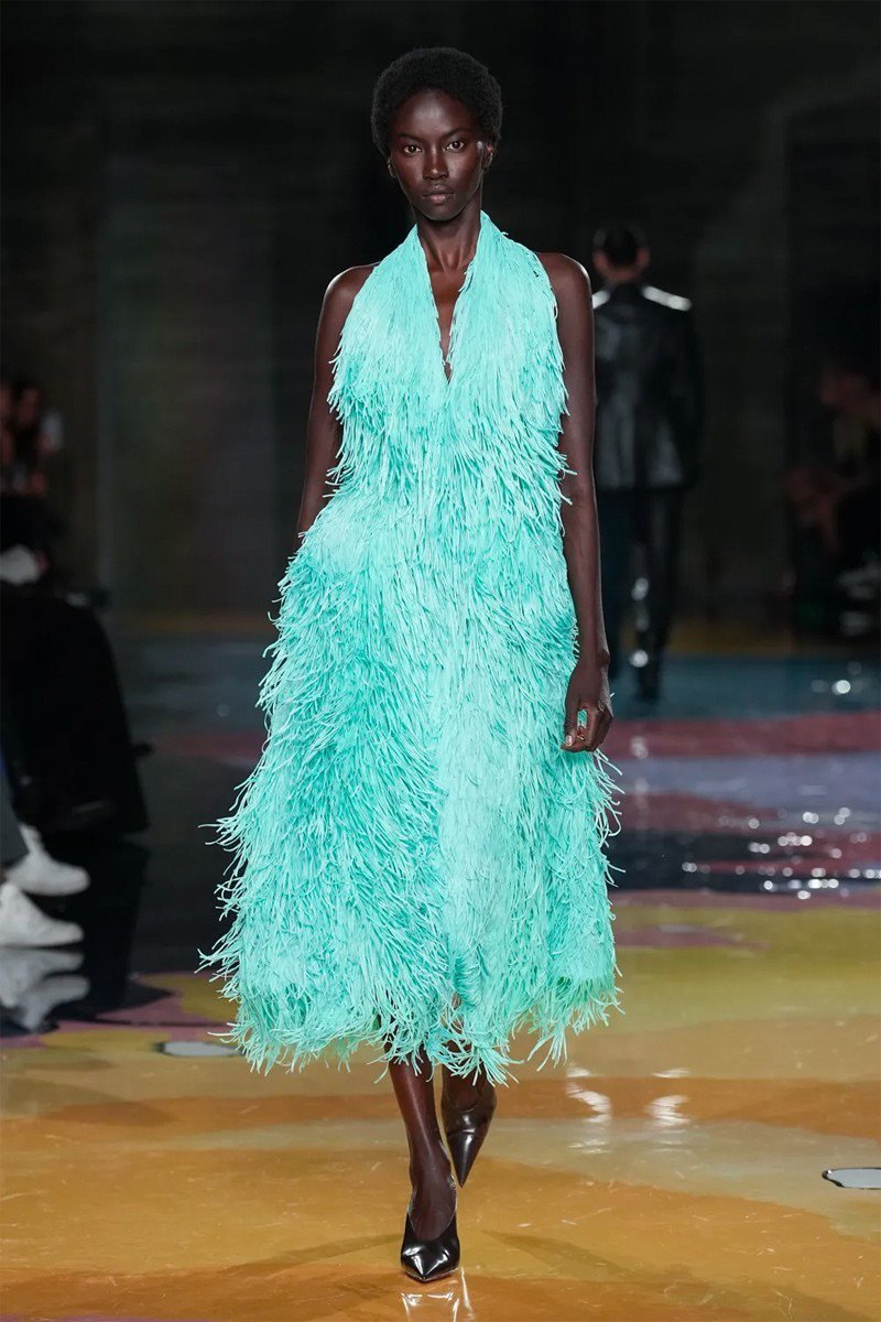 MOVEMENT, ORIGINALITY & LEATHER ILLUSIONS: DEEP DIVE INTO BOTTEGA VENETA’S SS23