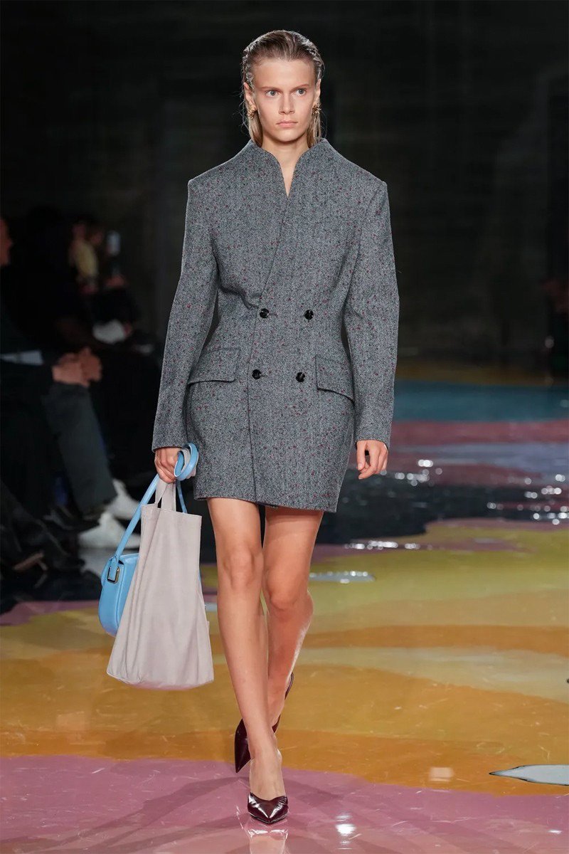 MOVEMENT, ORIGINALITY & LEATHER ILLUSIONS: DEEP DIVE INTO BOTTEGA VENETA’S SS23