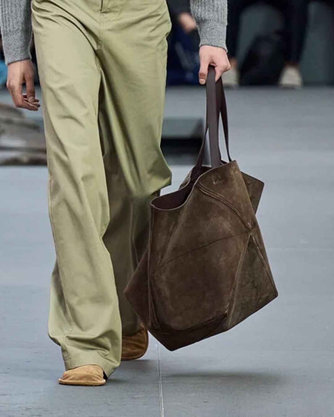 ALL THAT GLITTERS IS LOEWE: KEY PIECES FROM LOEWE’S SS24 MENSWEAR SHOW