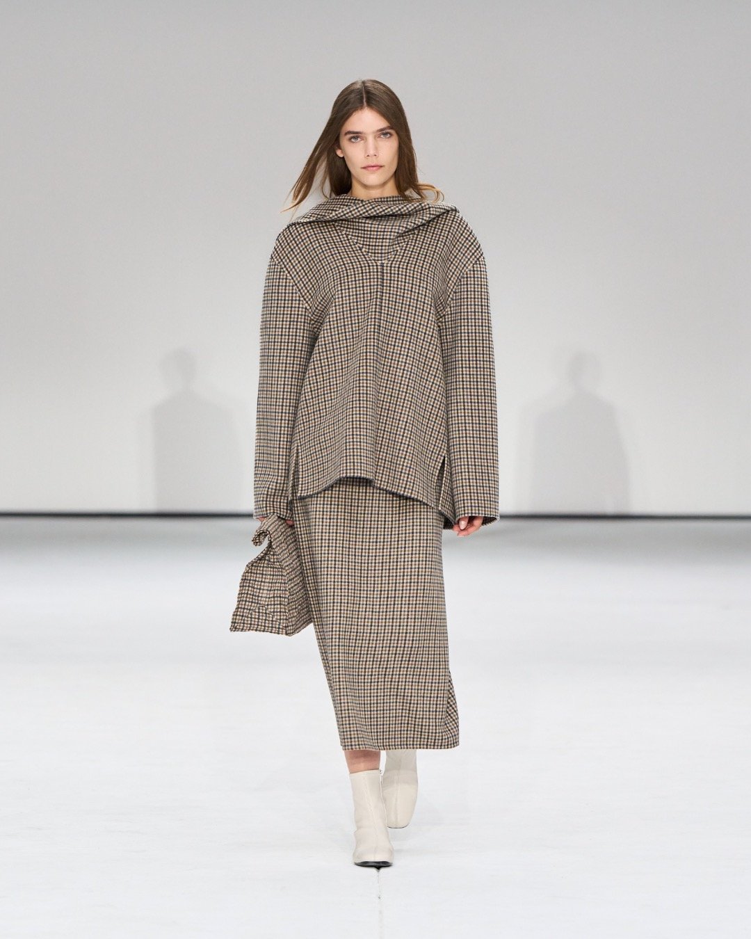 Here’s what went down at COS’ Autumn/Winter 2025 show