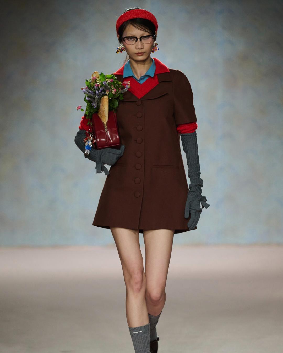 SHUSHU/TONG got its birthday flowers for FW25