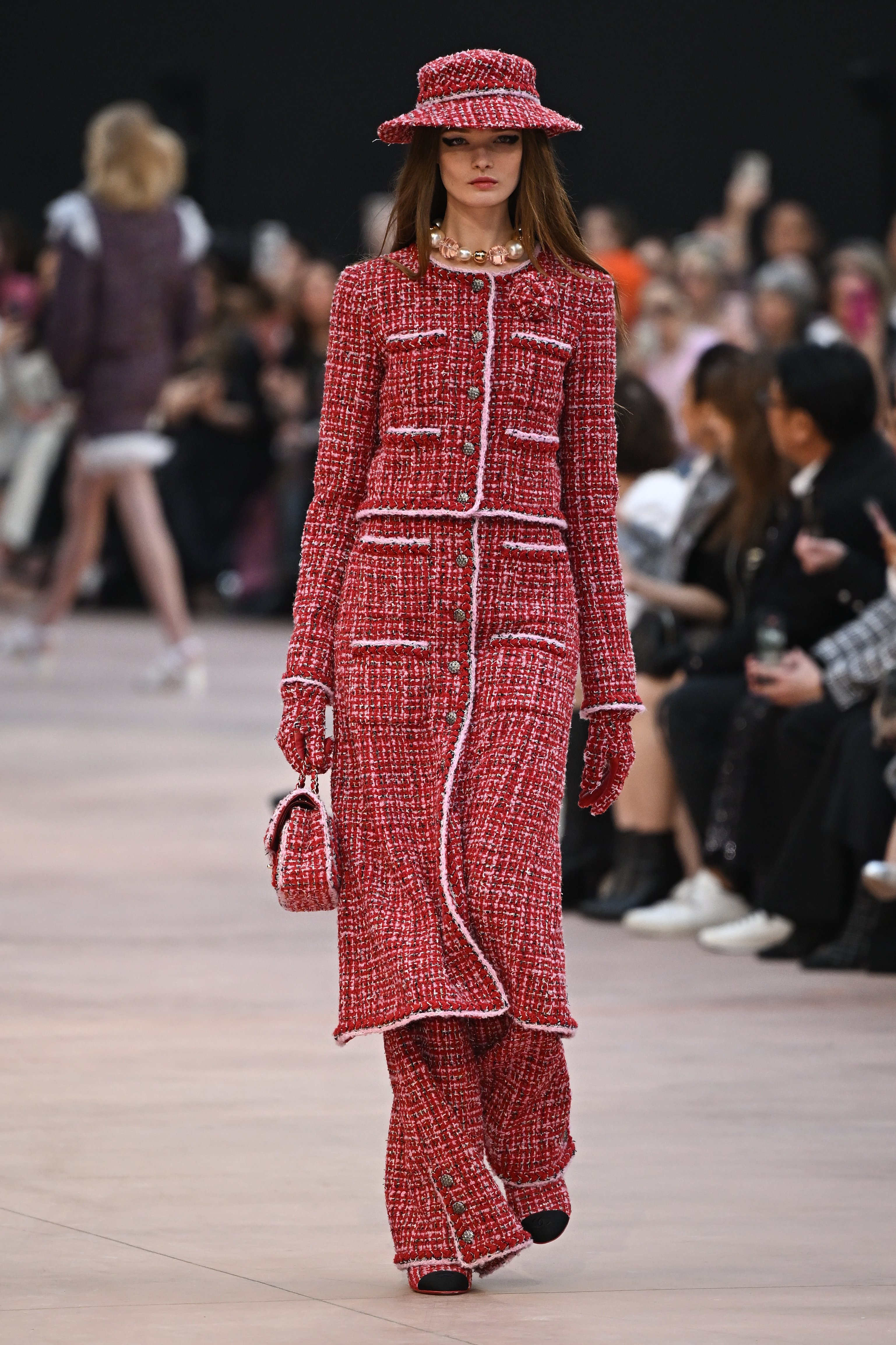 Bold eyeliner and house signatures at Chanel FW25