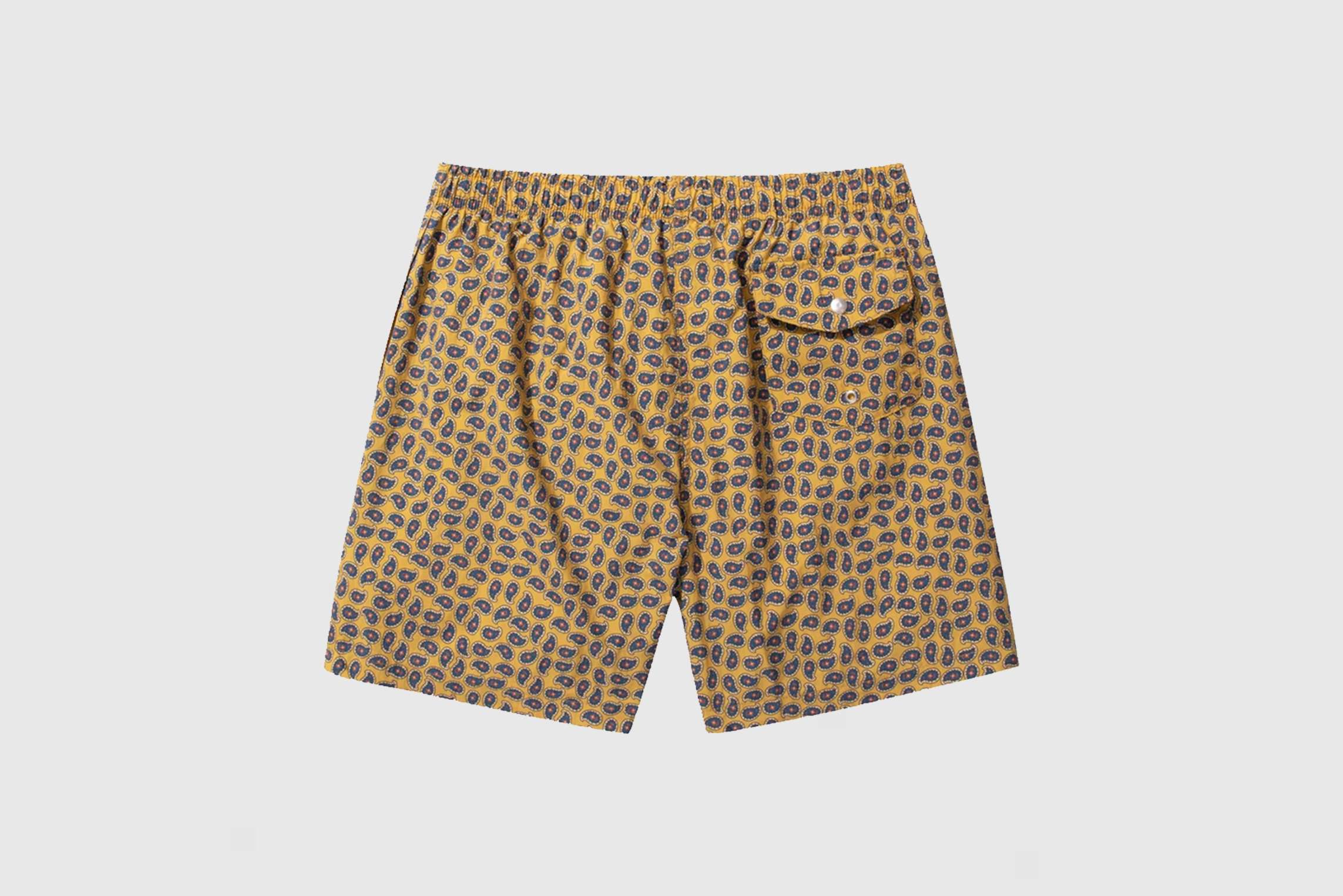 A GUIDE TO A MORE SUSTAINABLE WARDROBE