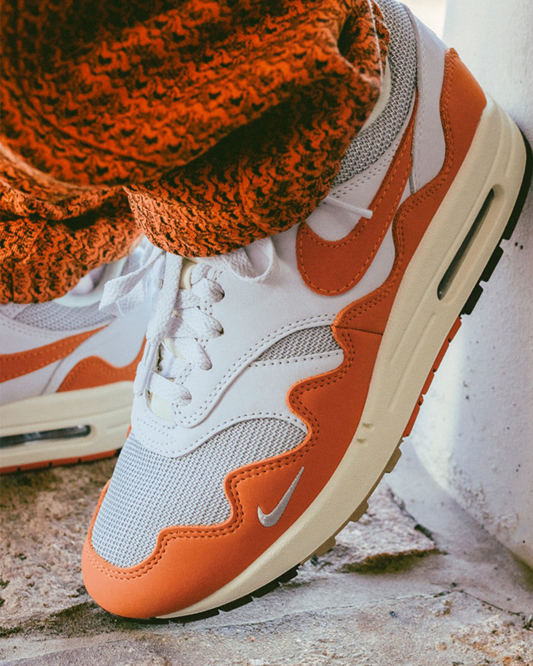 NIKE SNEAKER