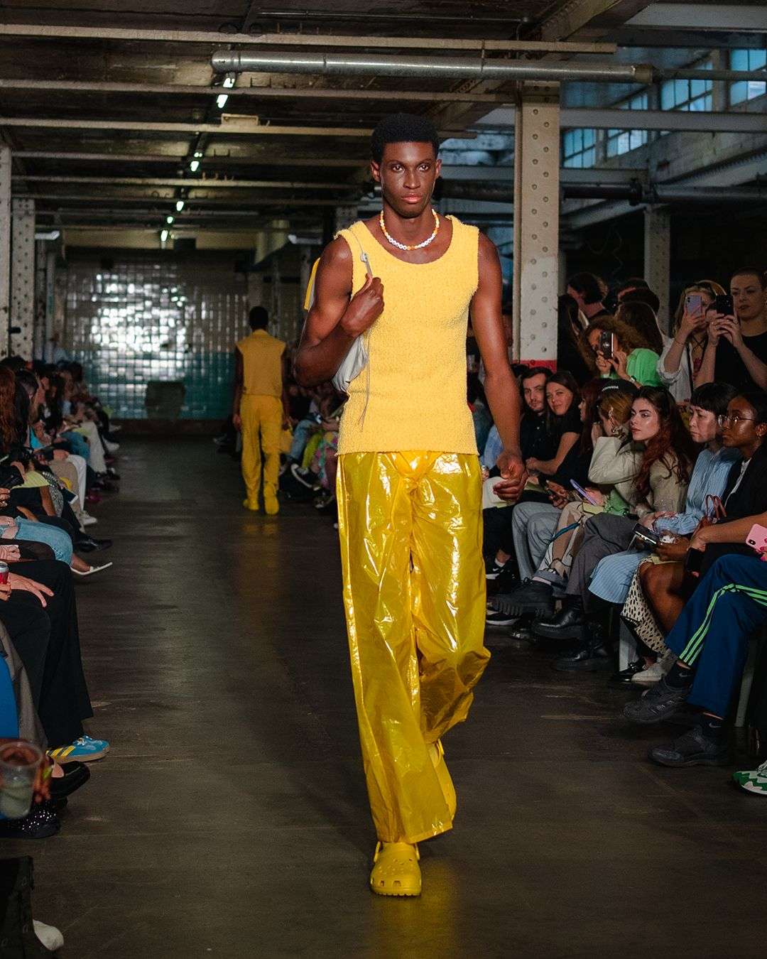 CRABS, CROCS & CRISP LINEN: ROBYN LYNCH BUILDS UPON HER PERSONAL FUTURISM FOR SS23