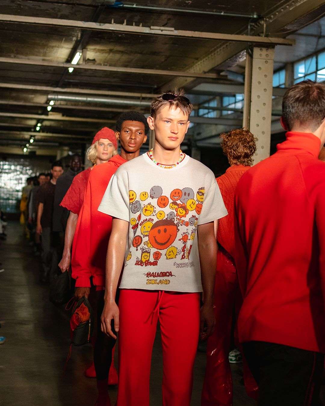 CRABS, CROCS & CRISP LINEN: ROBYN LYNCH BUILDS UPON HER PERSONAL FUTURISM FOR SS23