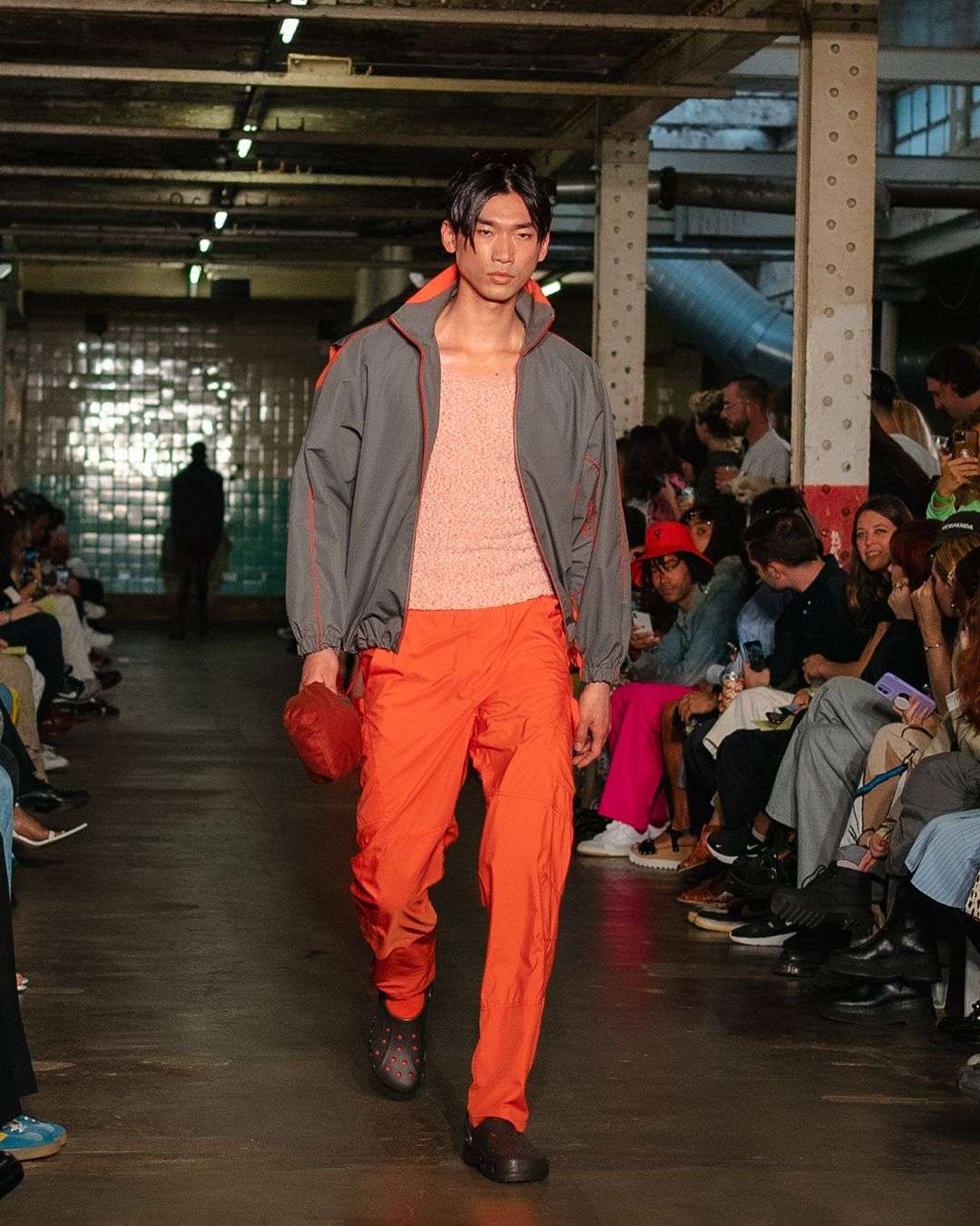 CRABS, CROCS & CRISP LINEN: ROBYN LYNCH BUILDS UPON HER PERSONAL FUTURISM FOR SS23