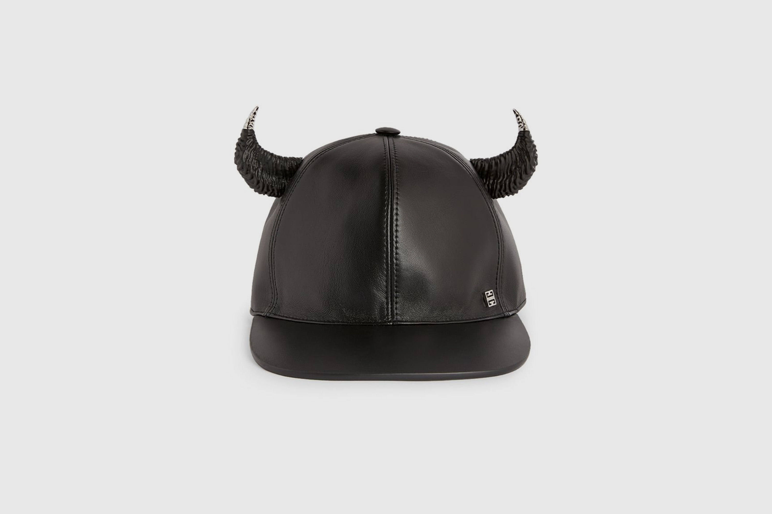EXPRESS YOUR SCARY SIDE WITH THIS HALLOWEEN SHOPPING GUIDE
