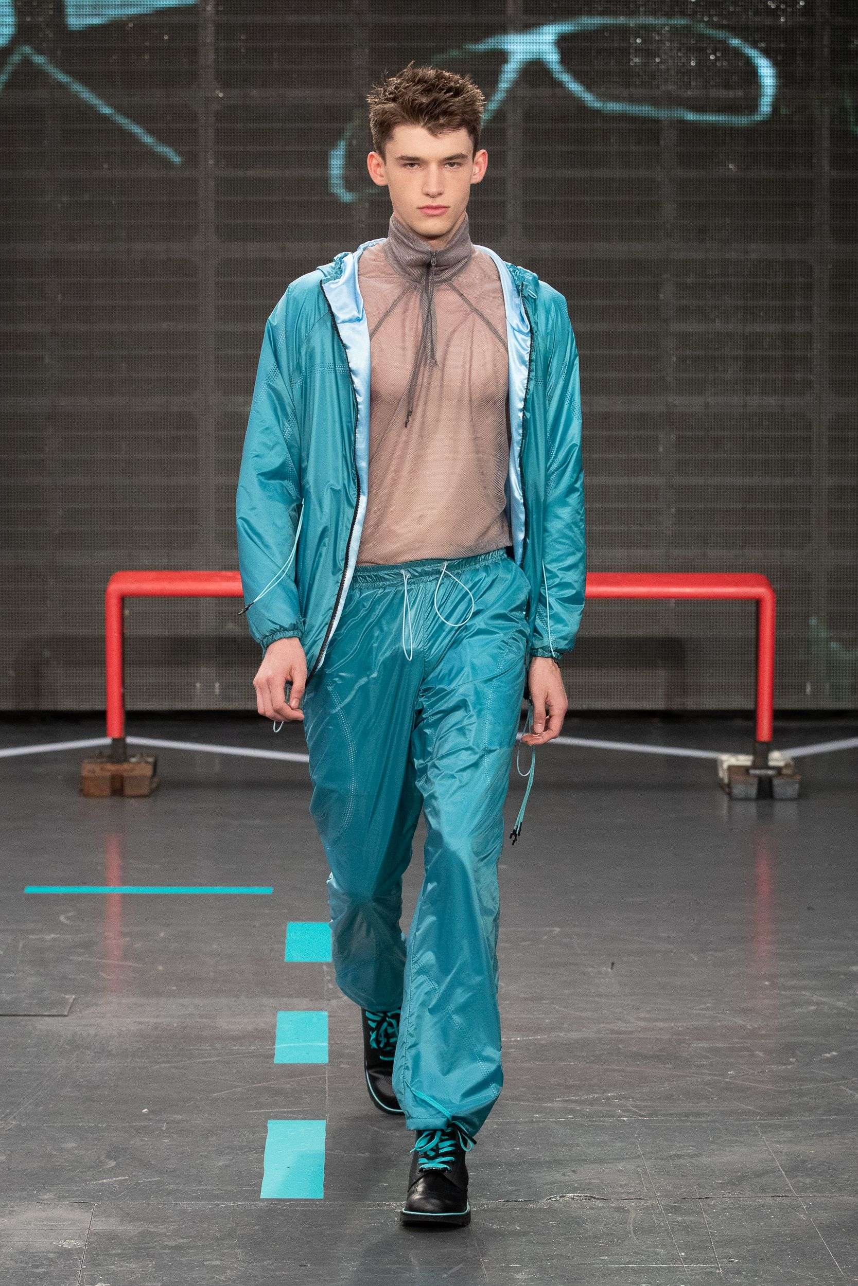 SAUL NASH KICKS OFF LFW BLENDING FUNCTIONALITY WITH SPORTSWEAR