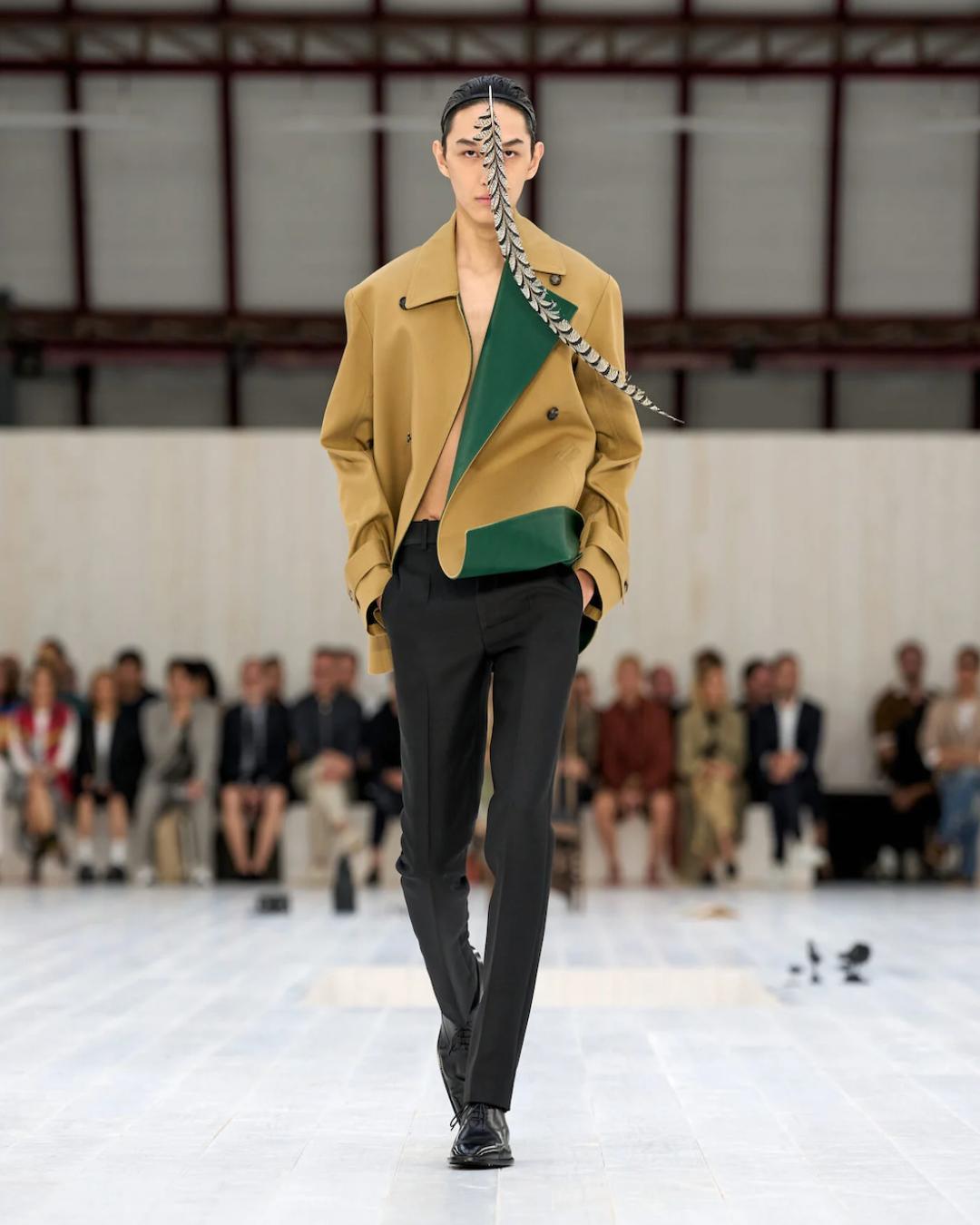 Mice, feathers, and slogan tees at LOEWE SS25