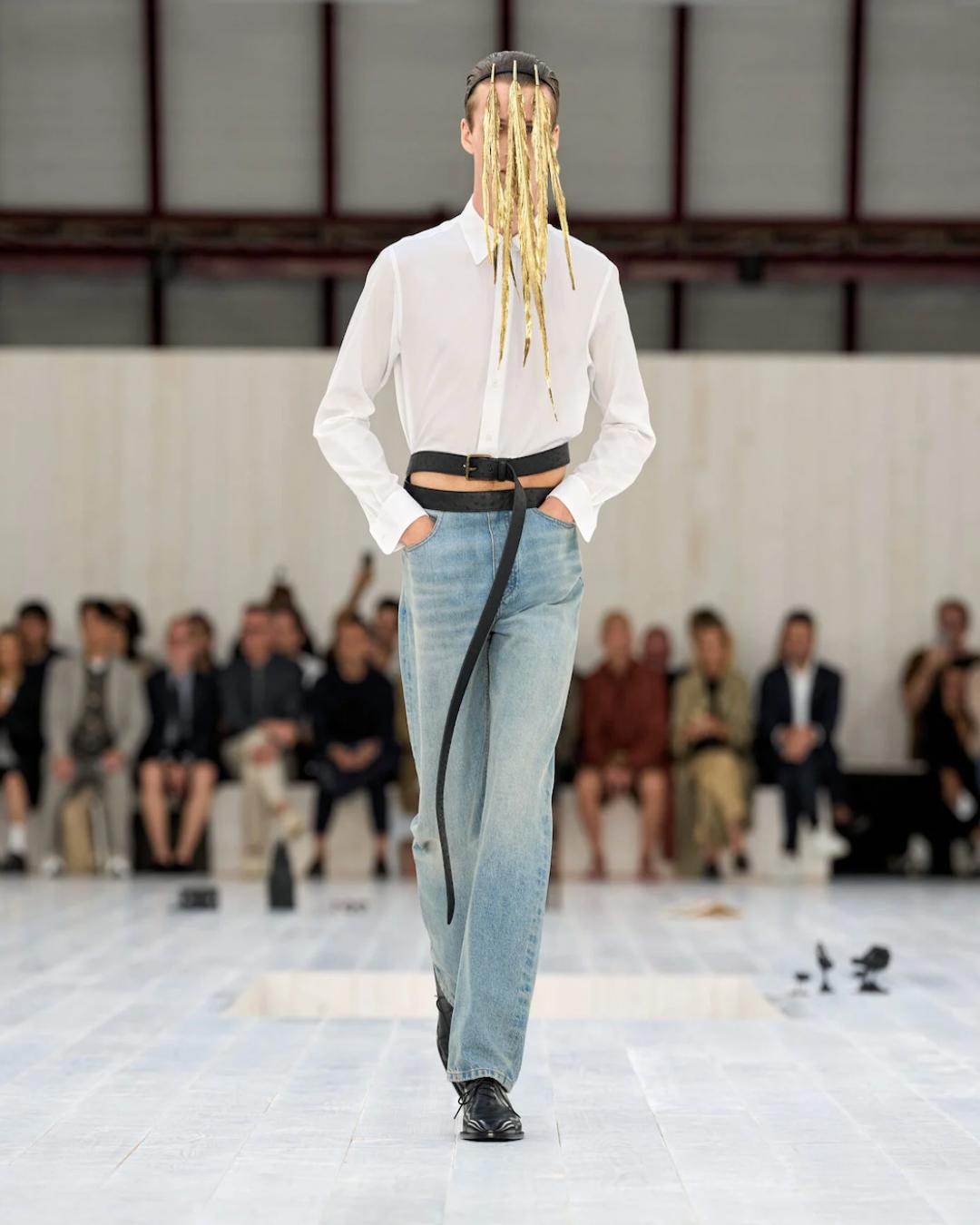 Mice, feathers, and slogan tees at LOEWE SS25
