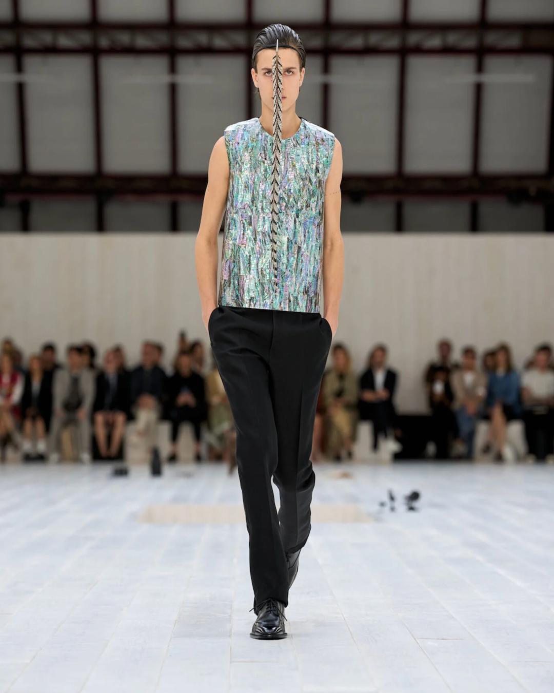 Mice, feathers, and slogan tees at LOEWE SS25