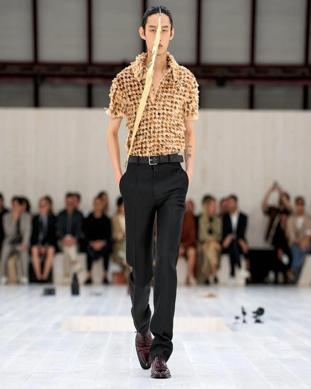 Mice, feathers, and slogan tees at LOEWE SS25