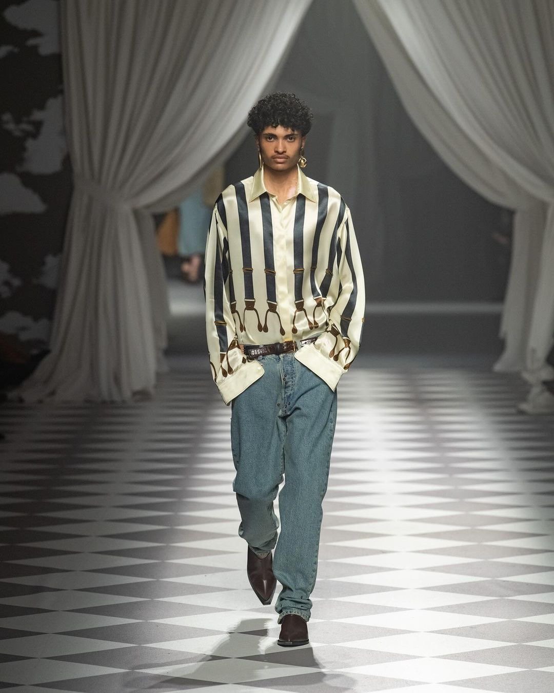 Adrian Appiolaza’s Moschino FW24 was an ode to the brand’s legacy